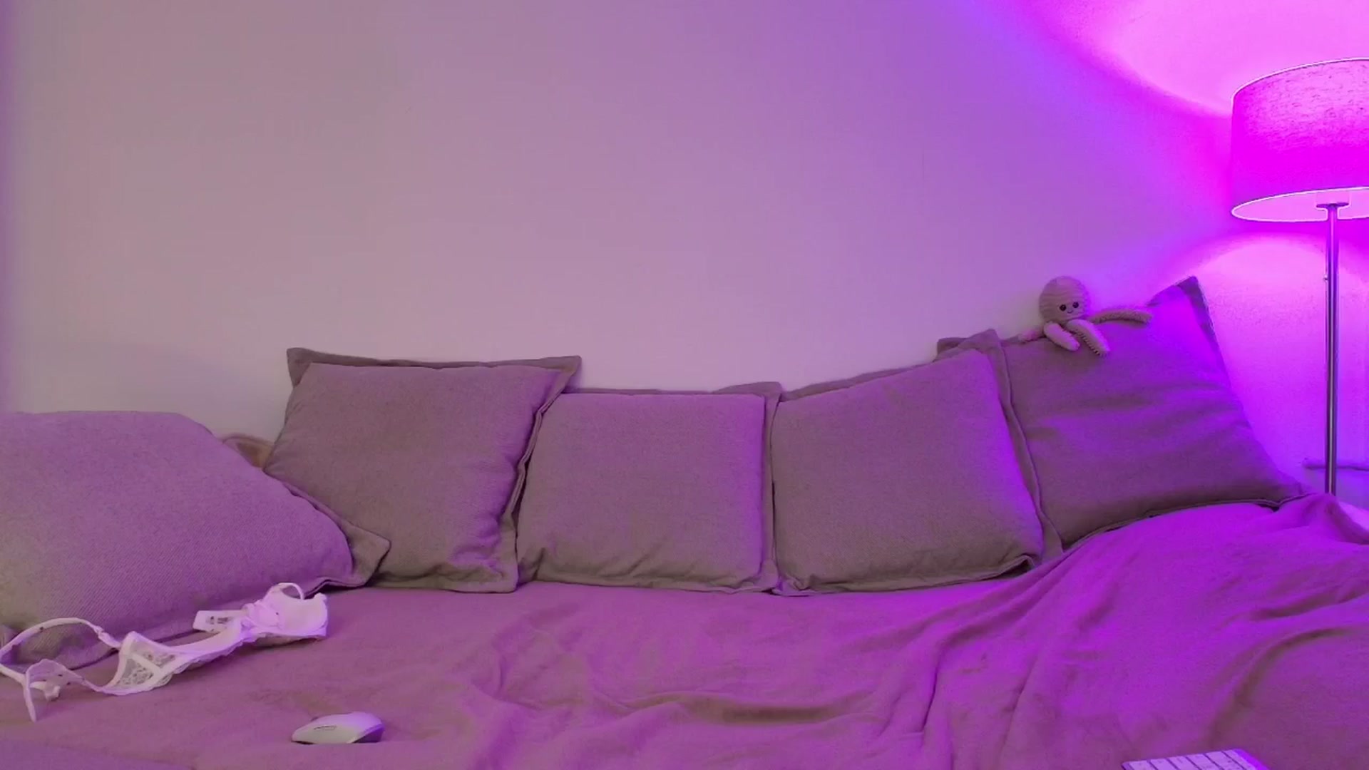 Gallery image thumbnail from Elenaxkiss's myfreecams stream on, 02/13/2026, 11:31 image 13 of 20