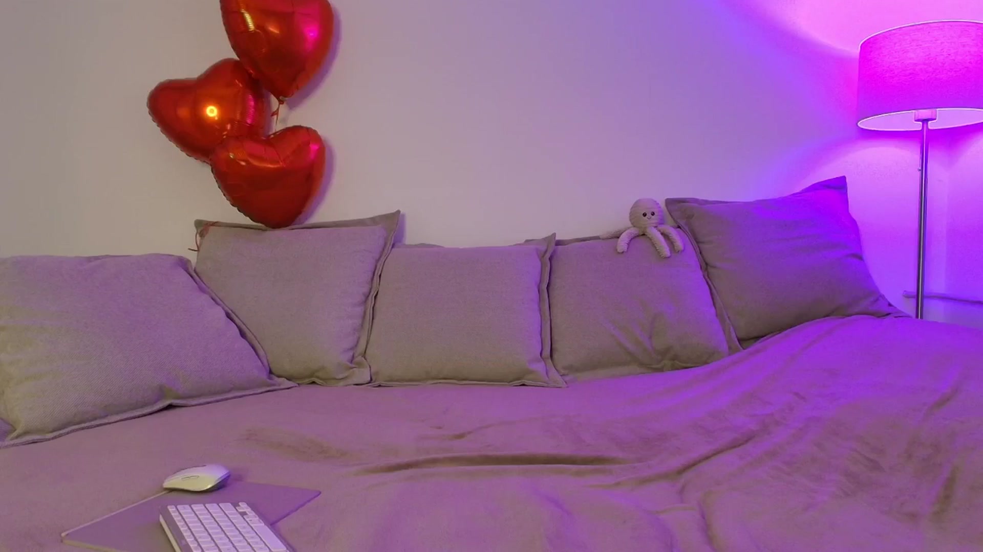 Gallery image thumbnail from Elenaxkiss's myfreecams stream on, 02/16/2026, 10:07 image 4 of 20