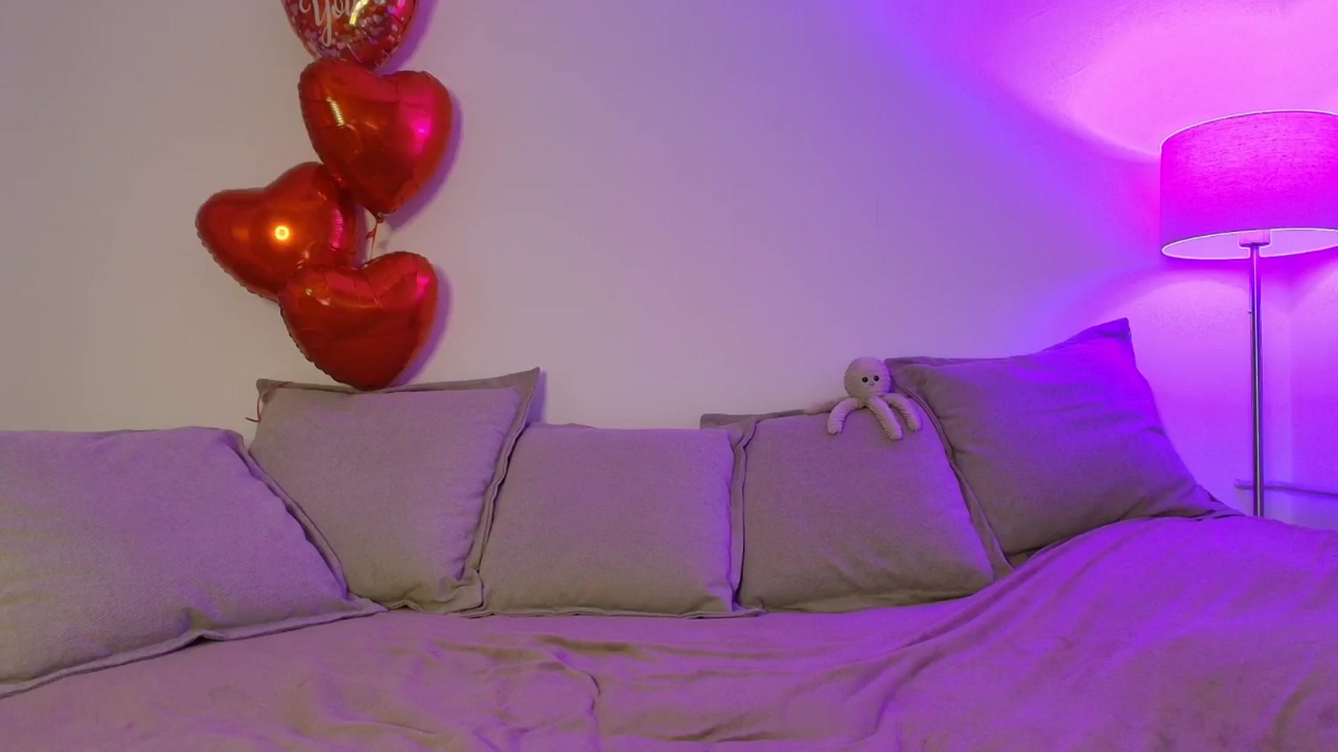 Gallery image thumbnail from Elenaxkiss's myfreecams stream on, 02/16/2026, 12:02 image 16 of 20