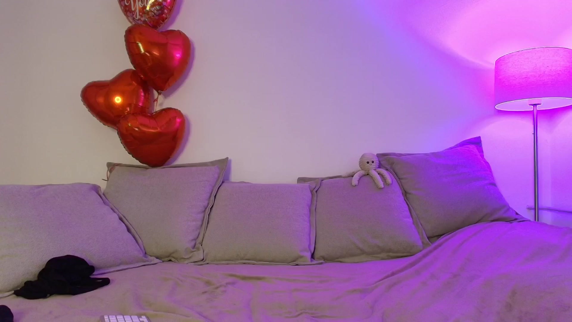 Gallery image thumbnail from Elenaxkiss's myfreecams stream on, 02/16/2026, 12:02 image 9 of 20