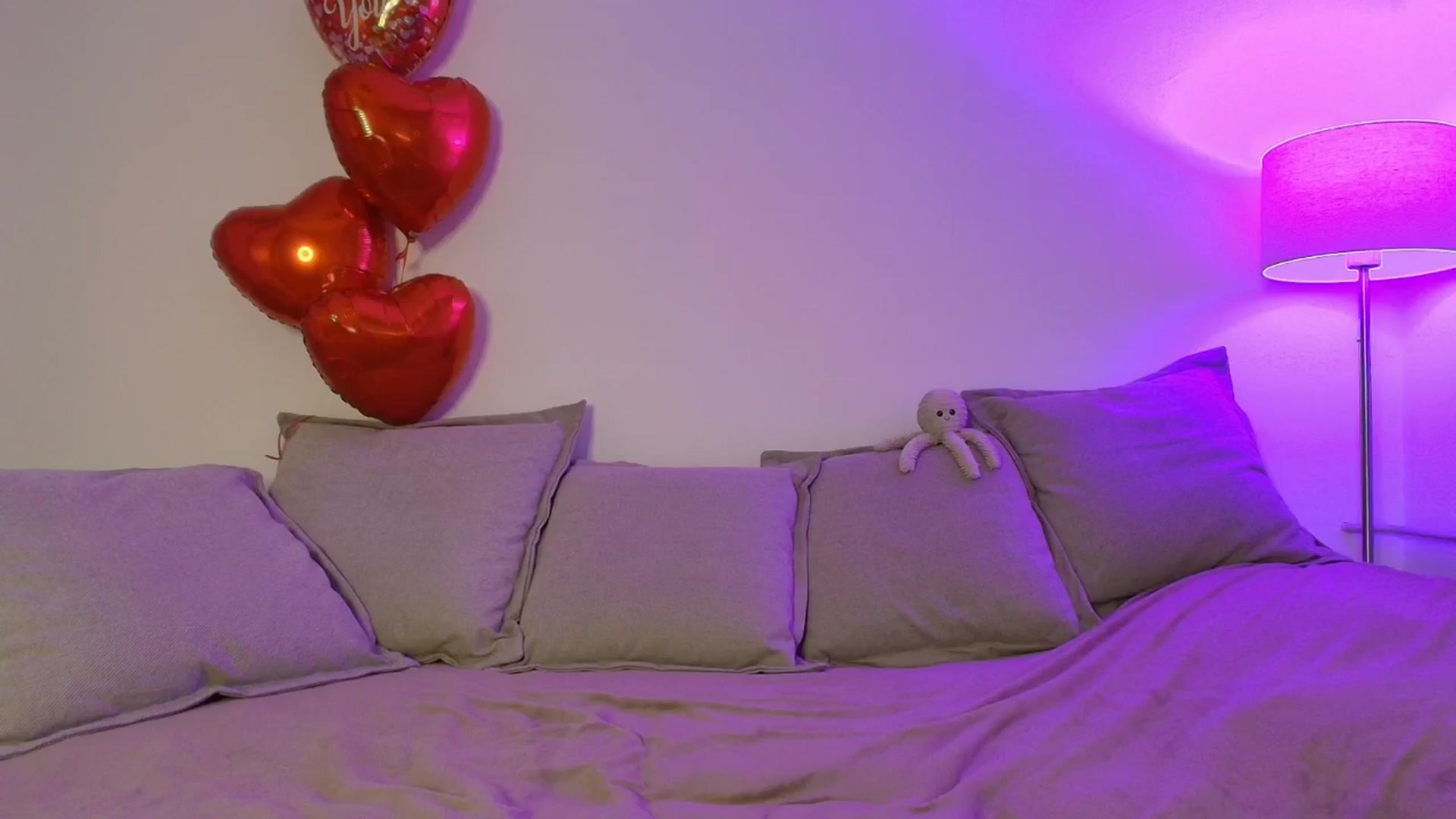 Gallery image thumbnail from Elenaxkiss's myfreecams stream on, 02/16/2026, 12:02 image 18 of 20