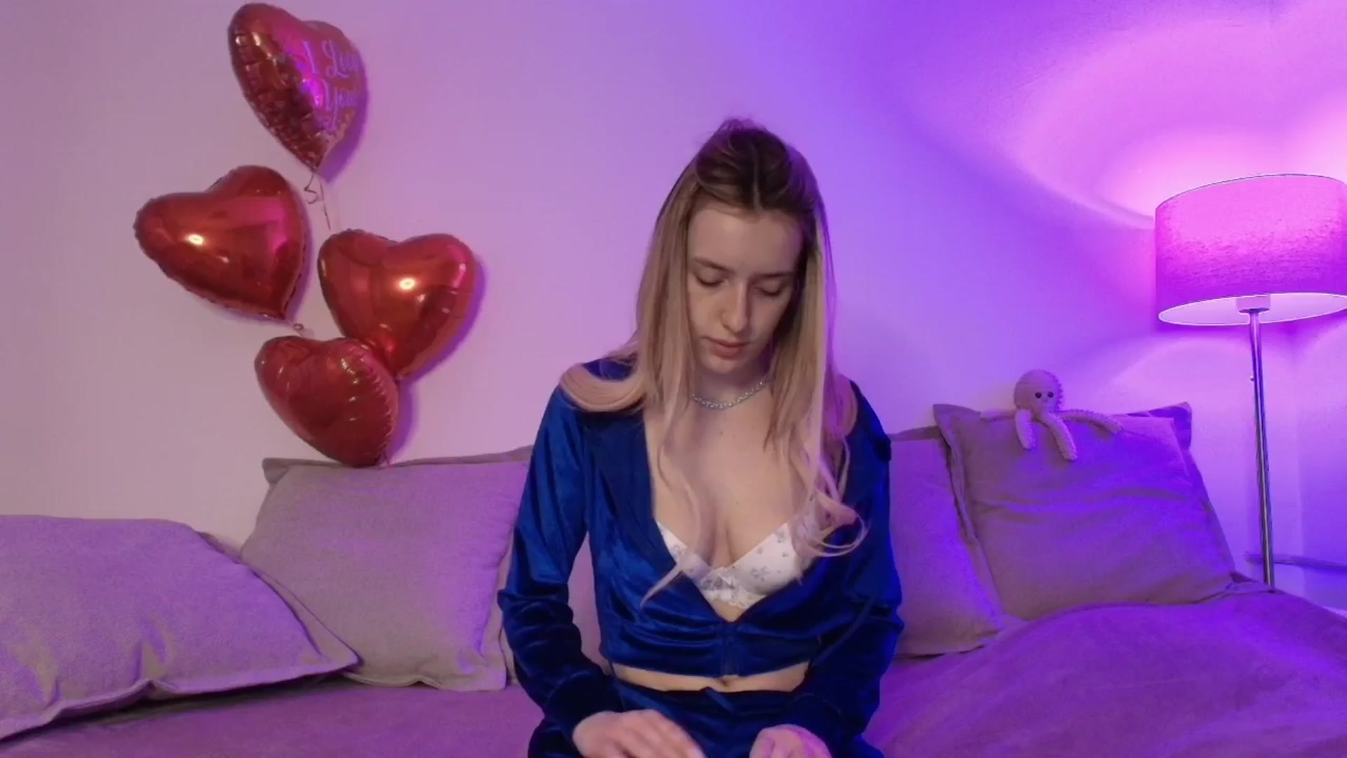 Gallery image thumbnail from Elenaxkiss's myfreecams stream on, 02/17/2026, 08:07 image 8 of 20