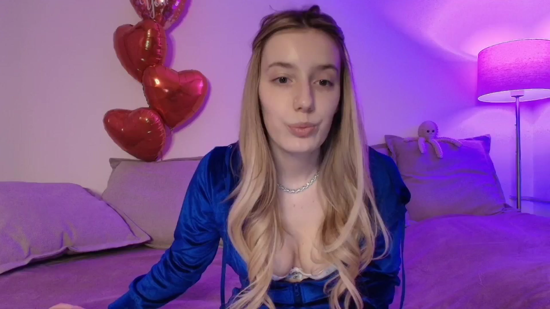 Gallery image thumbnail from Elenaxkiss's myfreecams stream on, 02/17/2026, 08:07 image 1 of 20