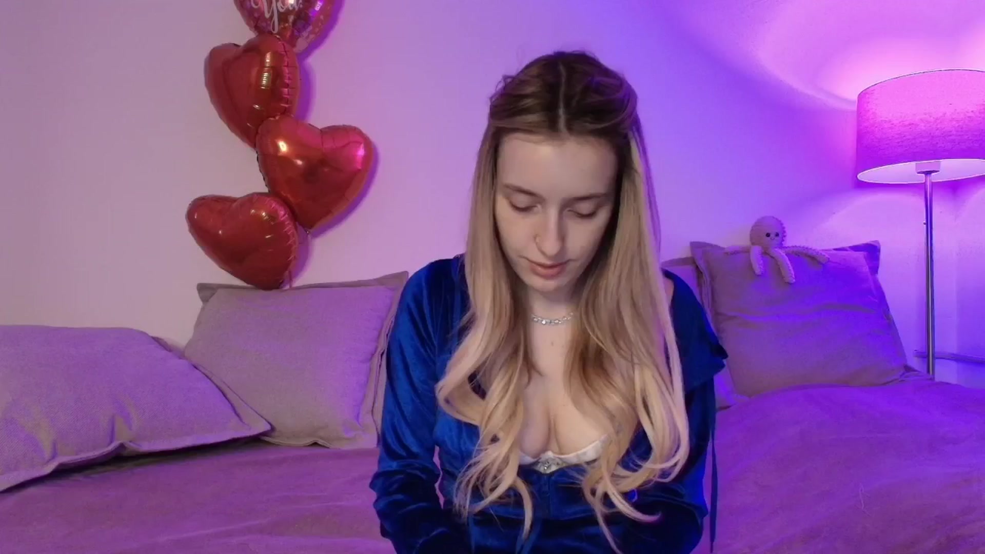 Gallery image thumbnail from Elenaxkiss's myfreecams stream on, 02/17/2026, 08:07 image 2 of 20