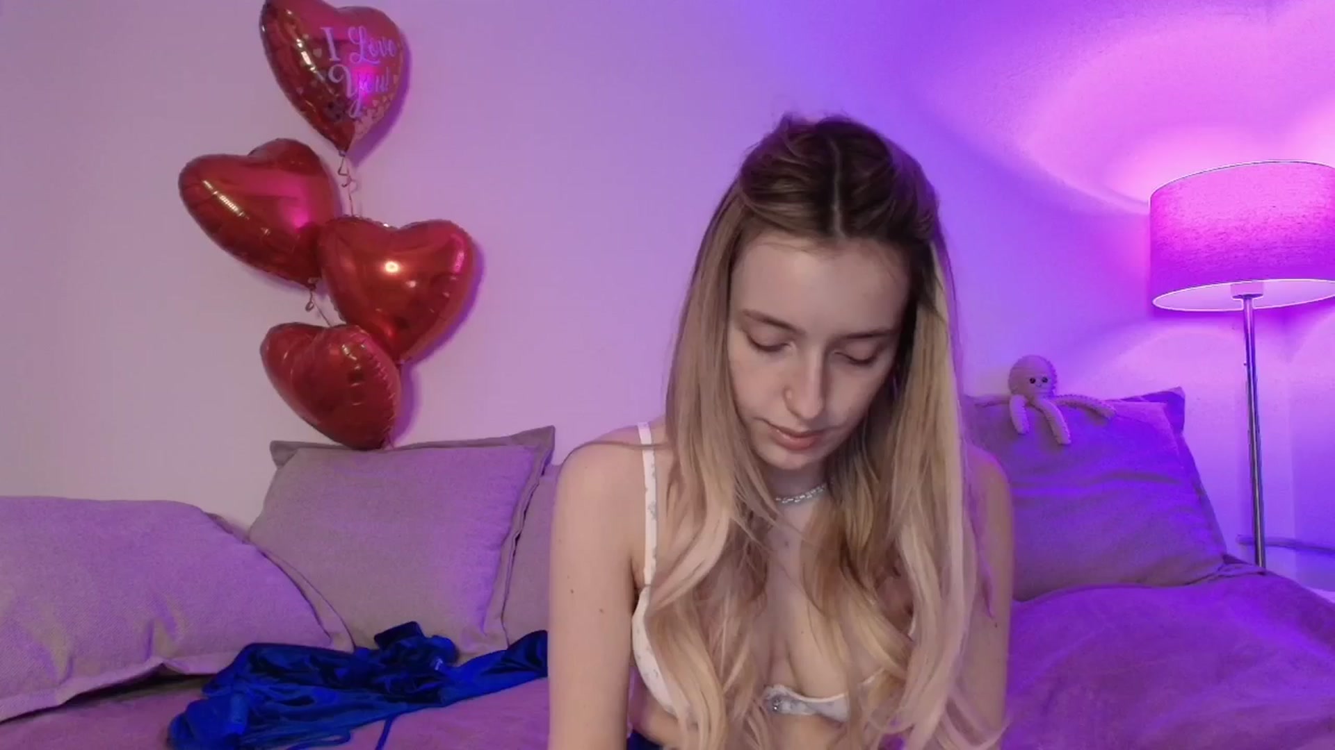 Gallery image thumbnail from Elenaxkiss's myfreecams stream on, 02/17/2026, 08:07 image 12 of 20