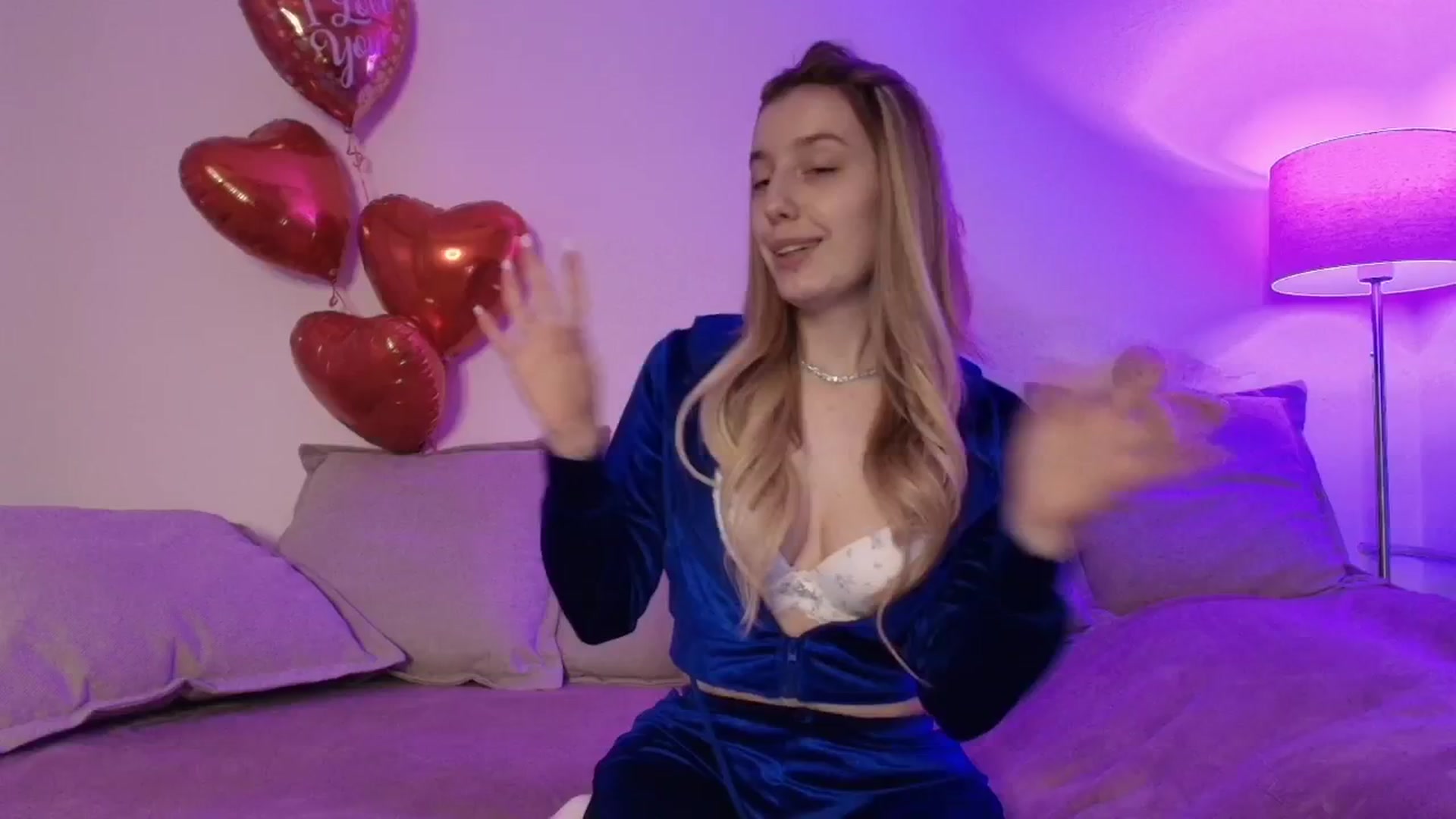 Gallery image thumbnail from Elenaxkiss's myfreecams stream on, 02/17/2026, 08:07 image 6 of 20
