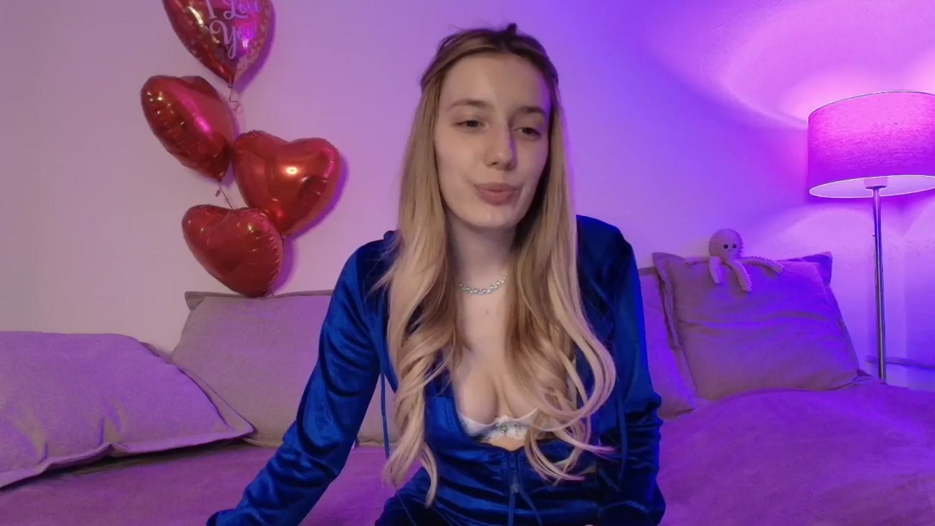 Gallery image thumbnail from Elenaxkiss's myfreecams stream on, 02/17/2026, 08:07 image 4 of 20