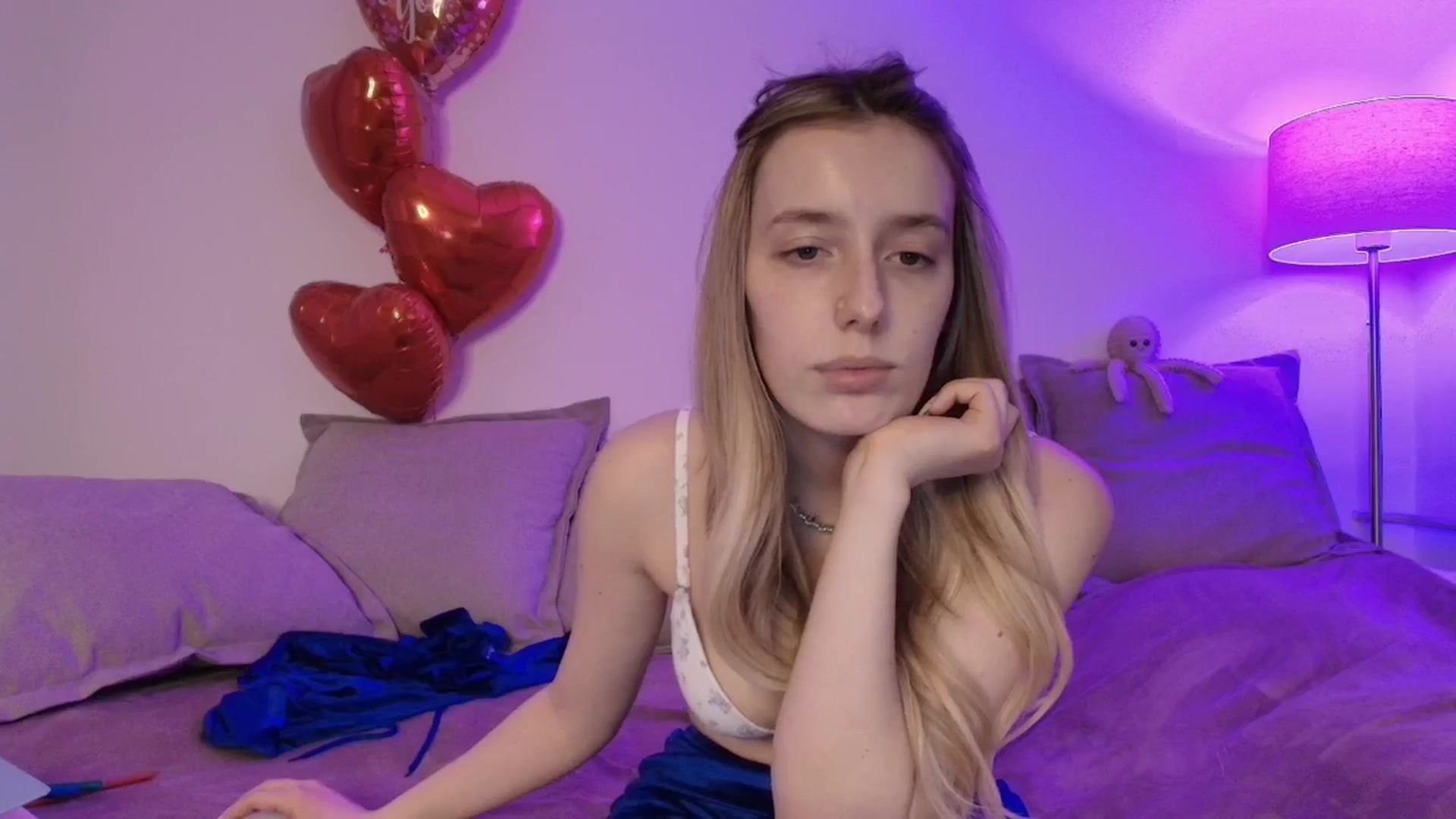 Gallery image thumbnail from Elenaxkiss's myfreecams stream on, 02/17/2026, 12:03 image 5 of 20