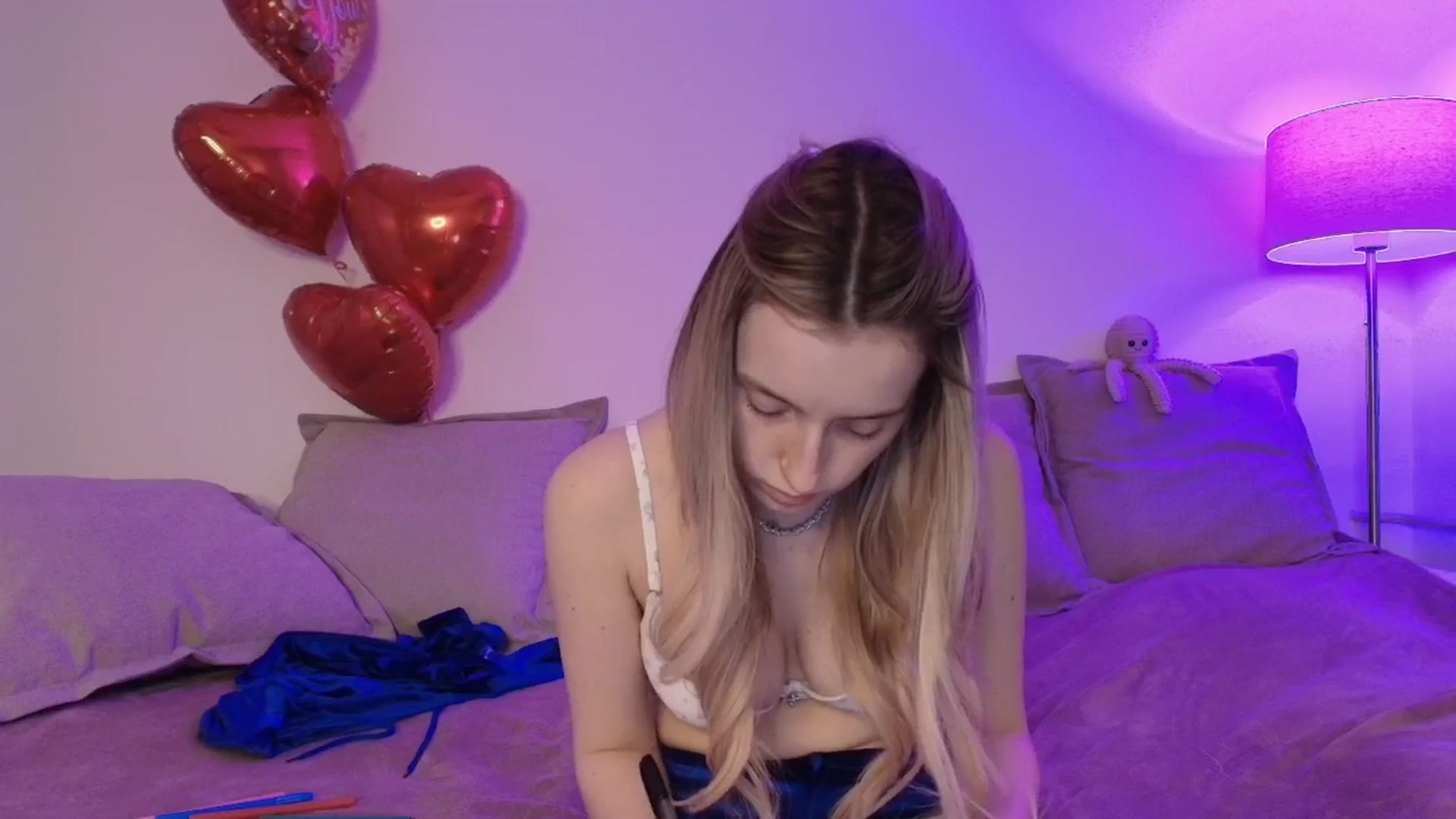 Gallery image thumbnail from Elenaxkiss's myfreecams stream on, 02/17/2026, 12:03 image 3 of 20