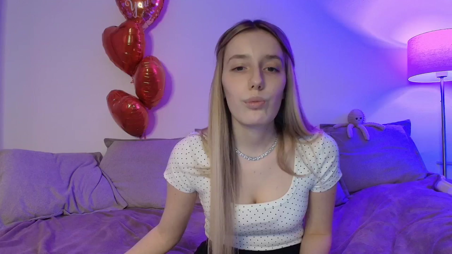 Gallery image thumbnail from Elenaxkiss's myfreecams stream on, 02/17/2026, 20:16 image 6 of 20