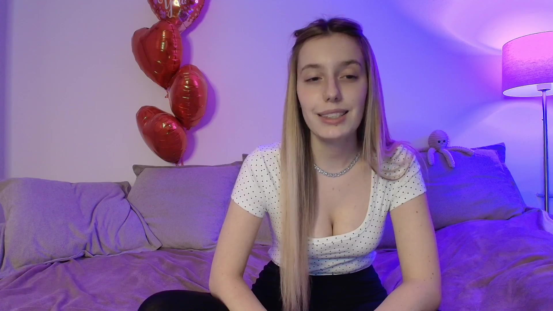 Gallery image thumbnail from Elenaxkiss's myfreecams stream on, 02/17/2026, 20:16 image 17 of 20