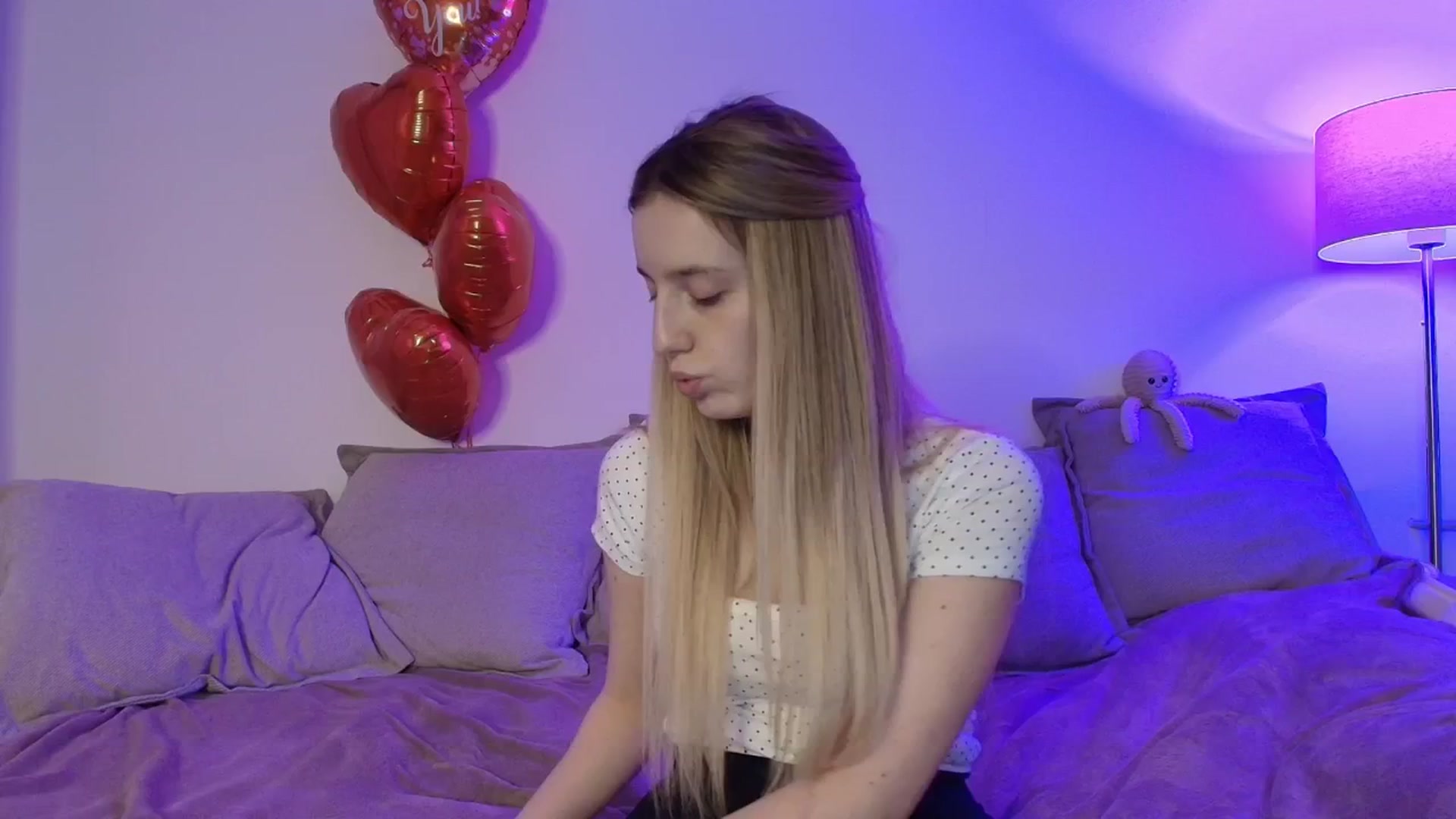 Gallery image thumbnail from Elenaxkiss's myfreecams stream on, 02/17/2026, 20:16 image 3 of 20