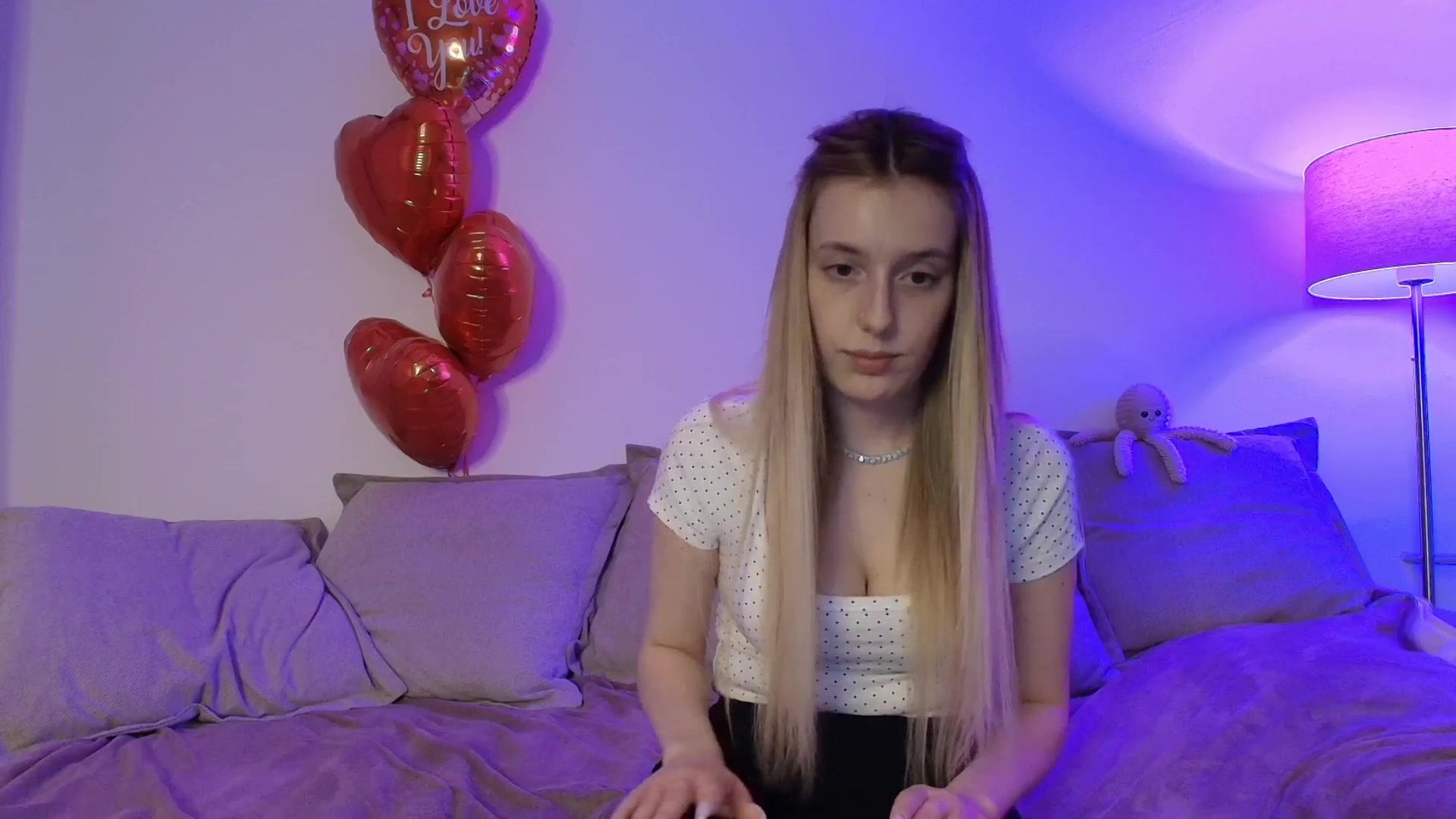 Gallery image thumbnail from Elenaxkiss's myfreecams stream on, 02/17/2026, 20:16 image 12 of 20