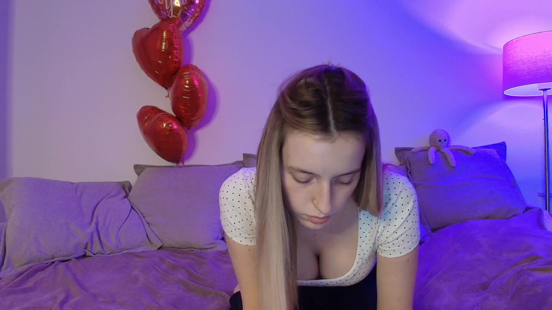 Gallery image thumbnail from Elenaxkiss's myfreecams stream on, 02/17/2026, 20:16 image 15 of 20