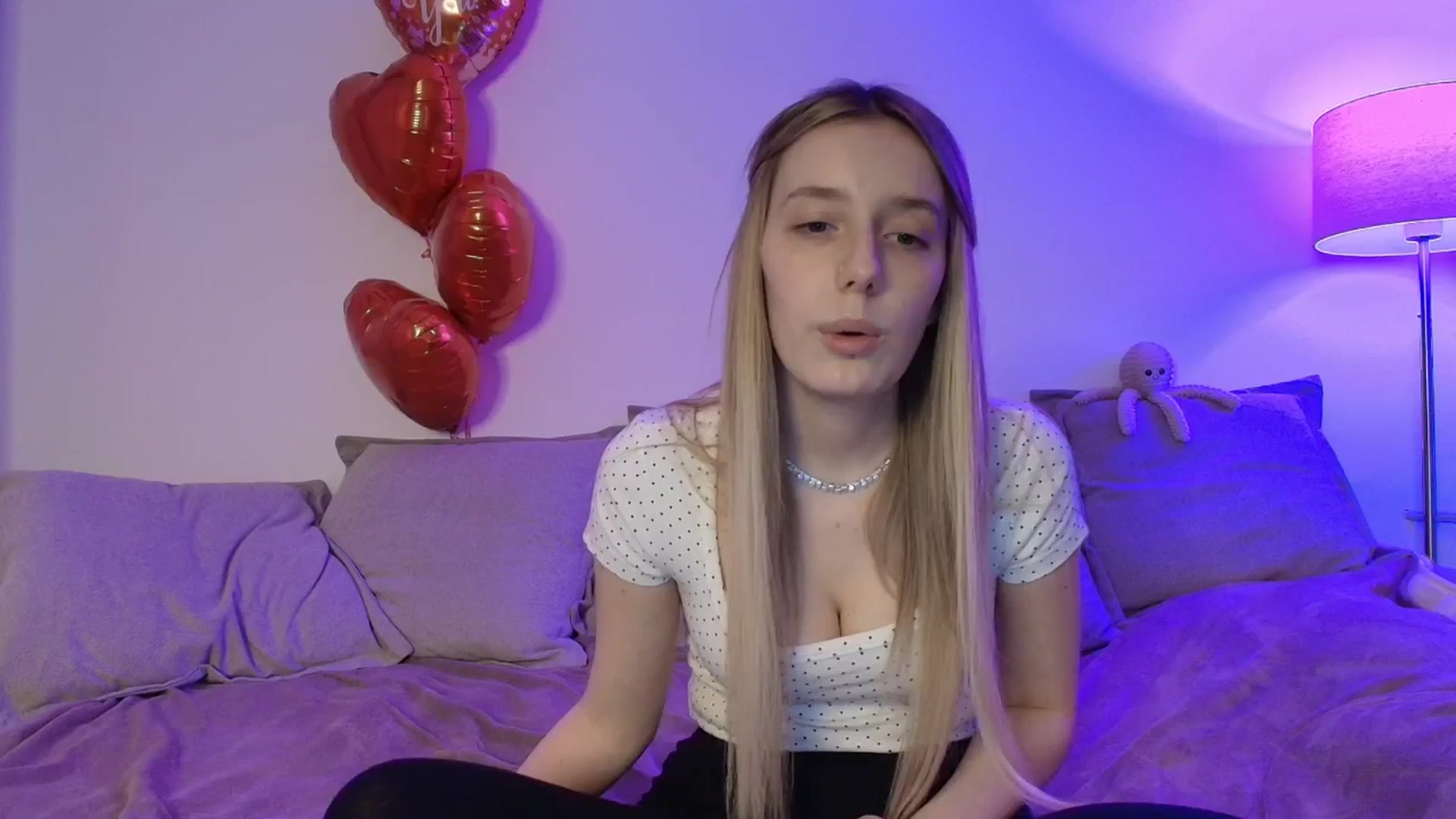 Gallery image thumbnail from Elenaxkiss's myfreecams stream on, 02/17/2026, 20:16 image 7 of 20