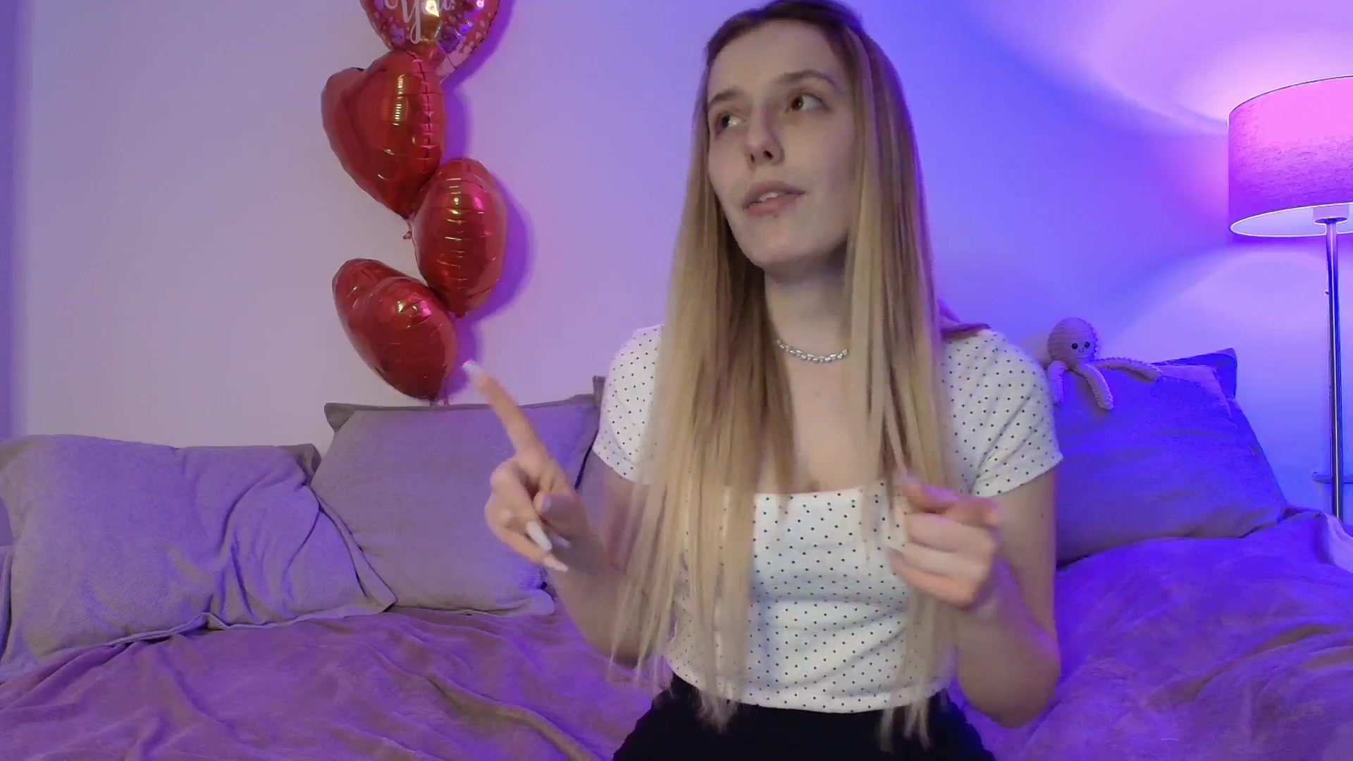 Gallery image thumbnail from Elenaxkiss's myfreecams stream on, 02/17/2026, 20:16 image 16 of 20