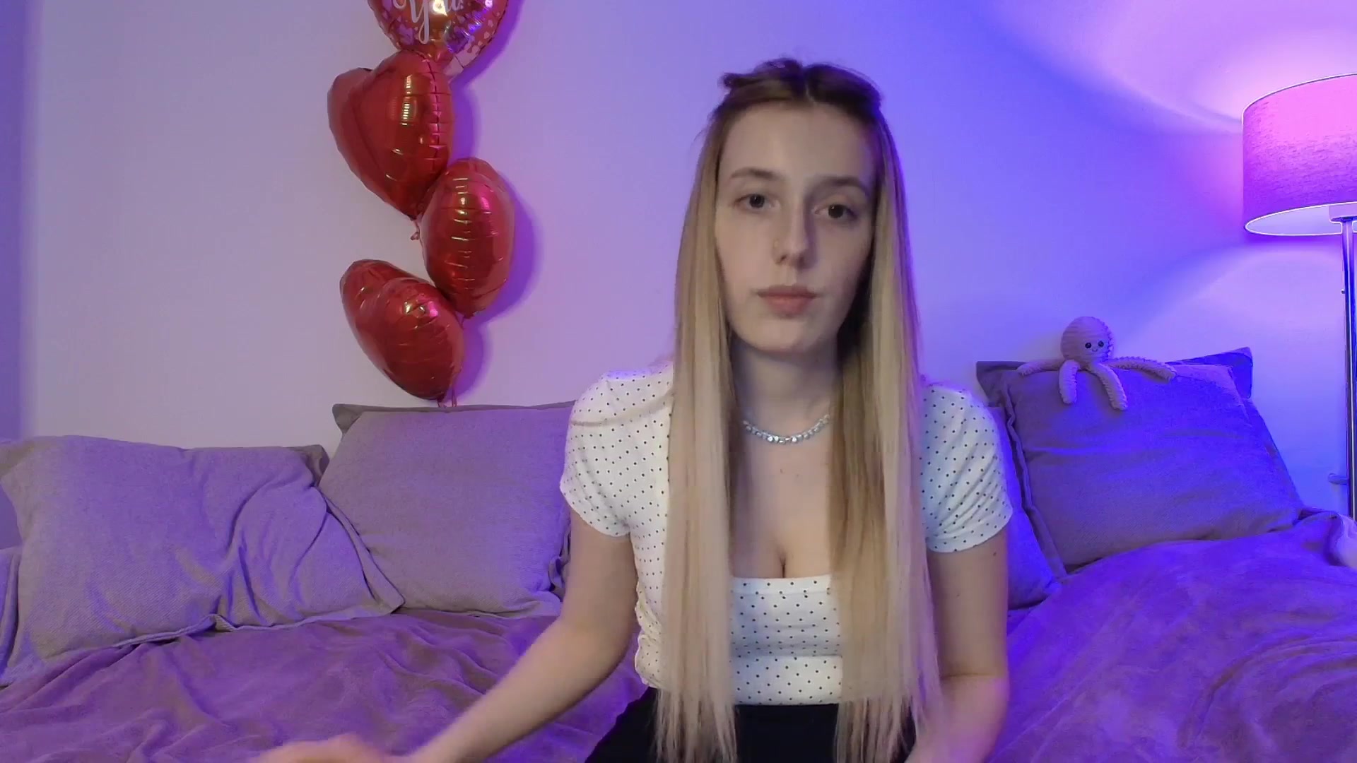 Gallery image thumbnail from Elenaxkiss's myfreecams stream on, 02/17/2026, 20:16 image 13 of 20