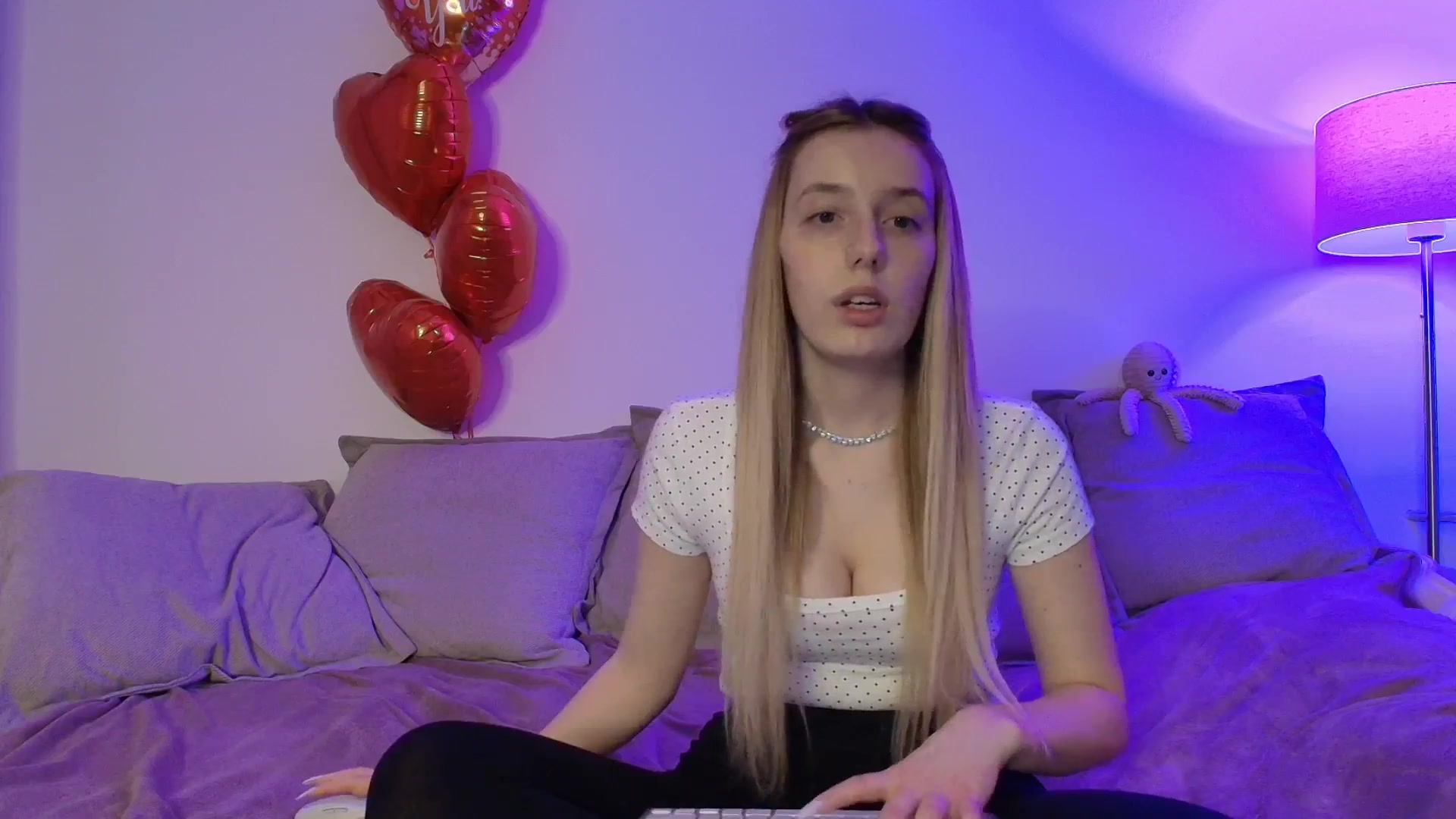 Gallery image thumbnail from Elenaxkiss's myfreecams stream on, 02/17/2026, 20:16 image 10 of 20