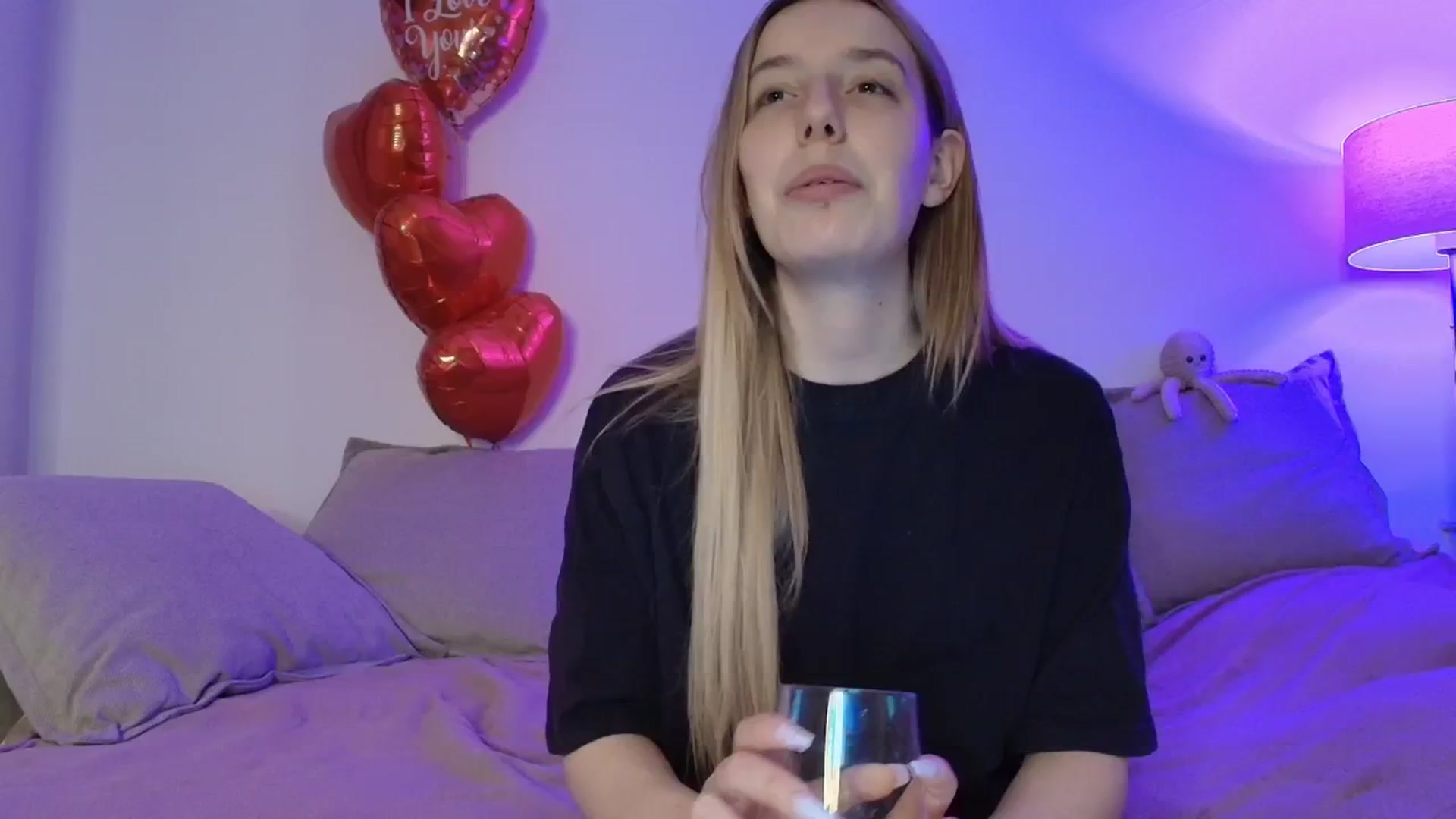 Gallery image thumbnail from Elenaxkiss's myfreecams stream on, 02/18/2026, 09:15 image 1 of 20