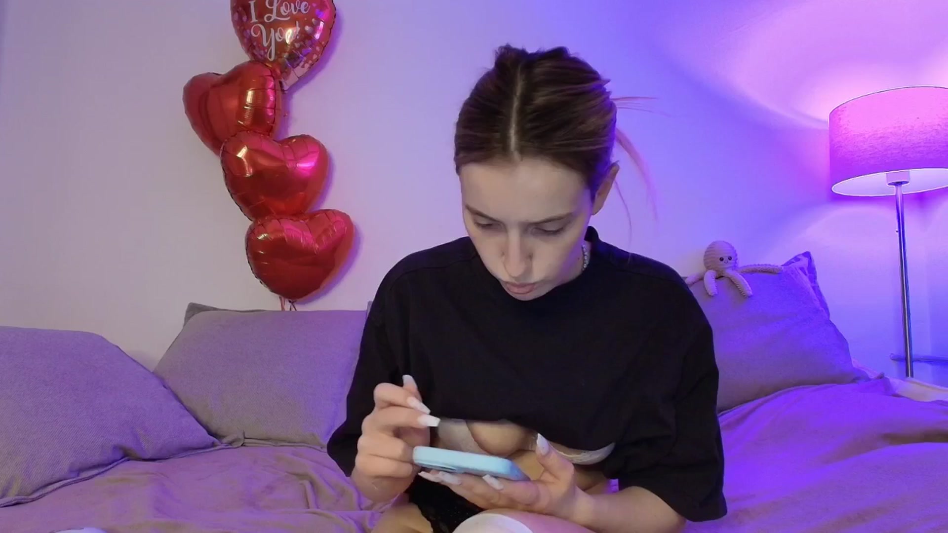 Gallery image thumbnail from Elenaxkiss's myfreecams stream on, 02/18/2026, 11:32 image 12 of 20
