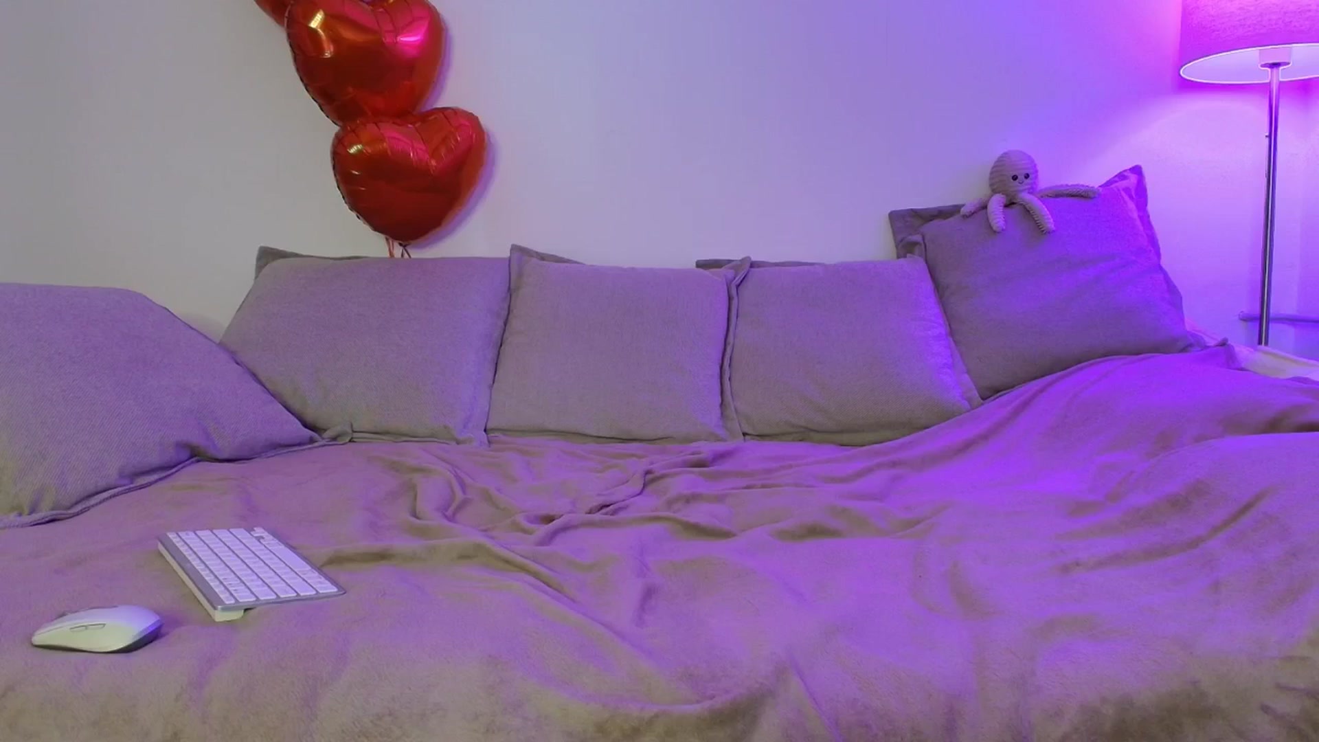 Gallery image thumbnail from Elenaxkiss's myfreecams stream on, 02/18/2026, 11:32 image 16 of 20