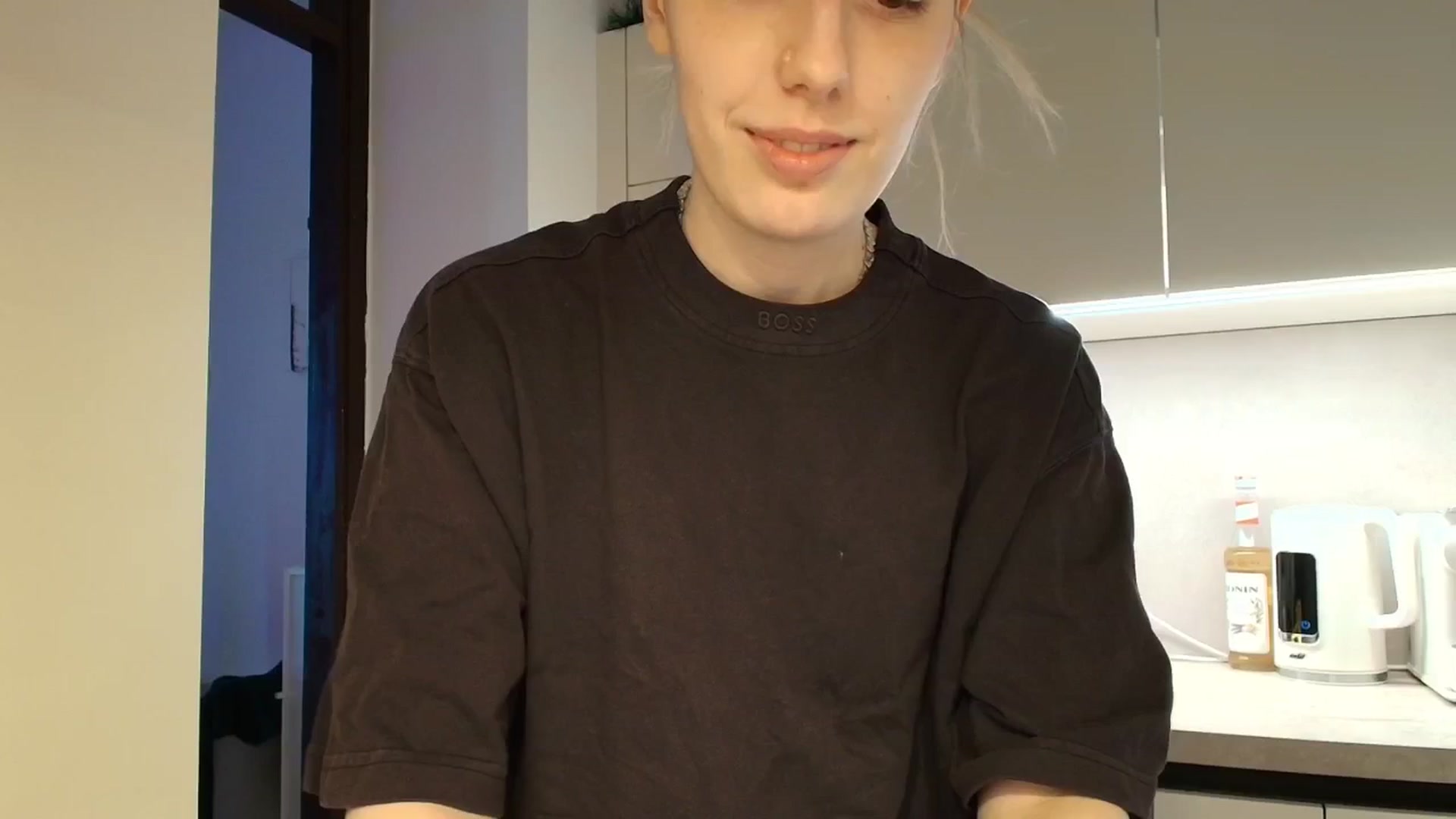 Gallery image thumbnail from Elenaxkiss's myfreecams stream on, 02/18/2026, 11:32 image 1 of 20