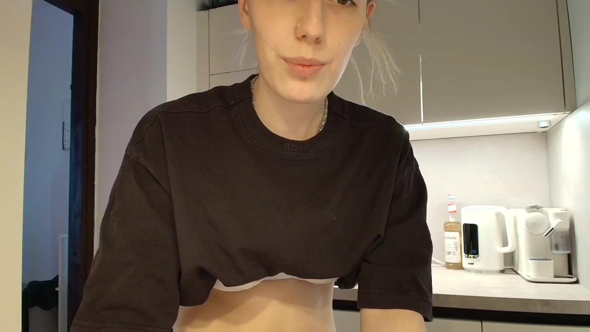 Gallery image thumbnail from Elenaxkiss's myfreecams stream on, 02/18/2026, 11:32 image 9 of 20
