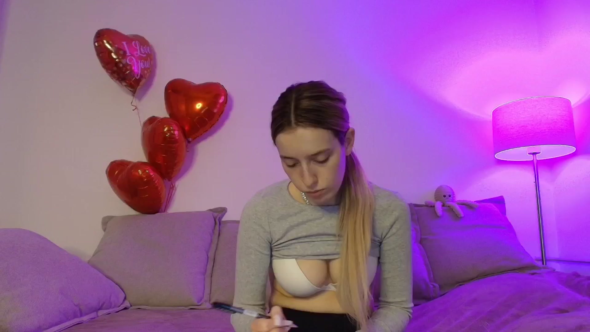 Gallery image thumbnail from Elenaxkiss's myfreecams stream on, 02/19/2026, 08:33 image 6 of 20