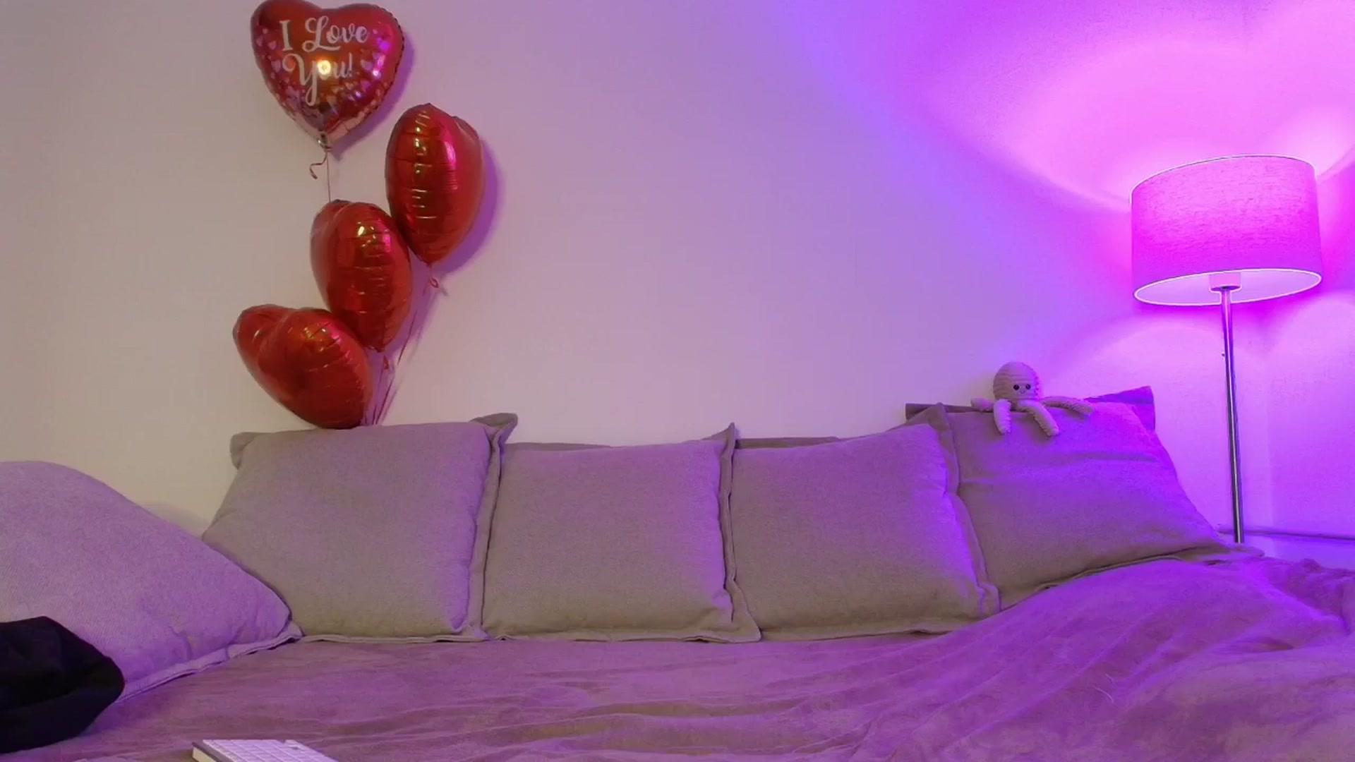 Gallery image thumbnail from Elenaxkiss's myfreecams stream on, 02/19/2026, 08:33 image 13 of 20