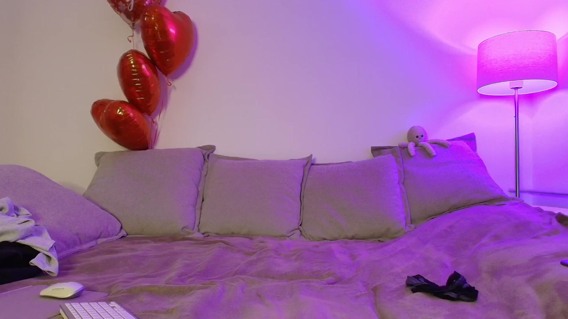 Gallery image thumbnail from Elenaxkiss's myfreecams stream on, 02/19/2026, 10:50 image 9 of 20