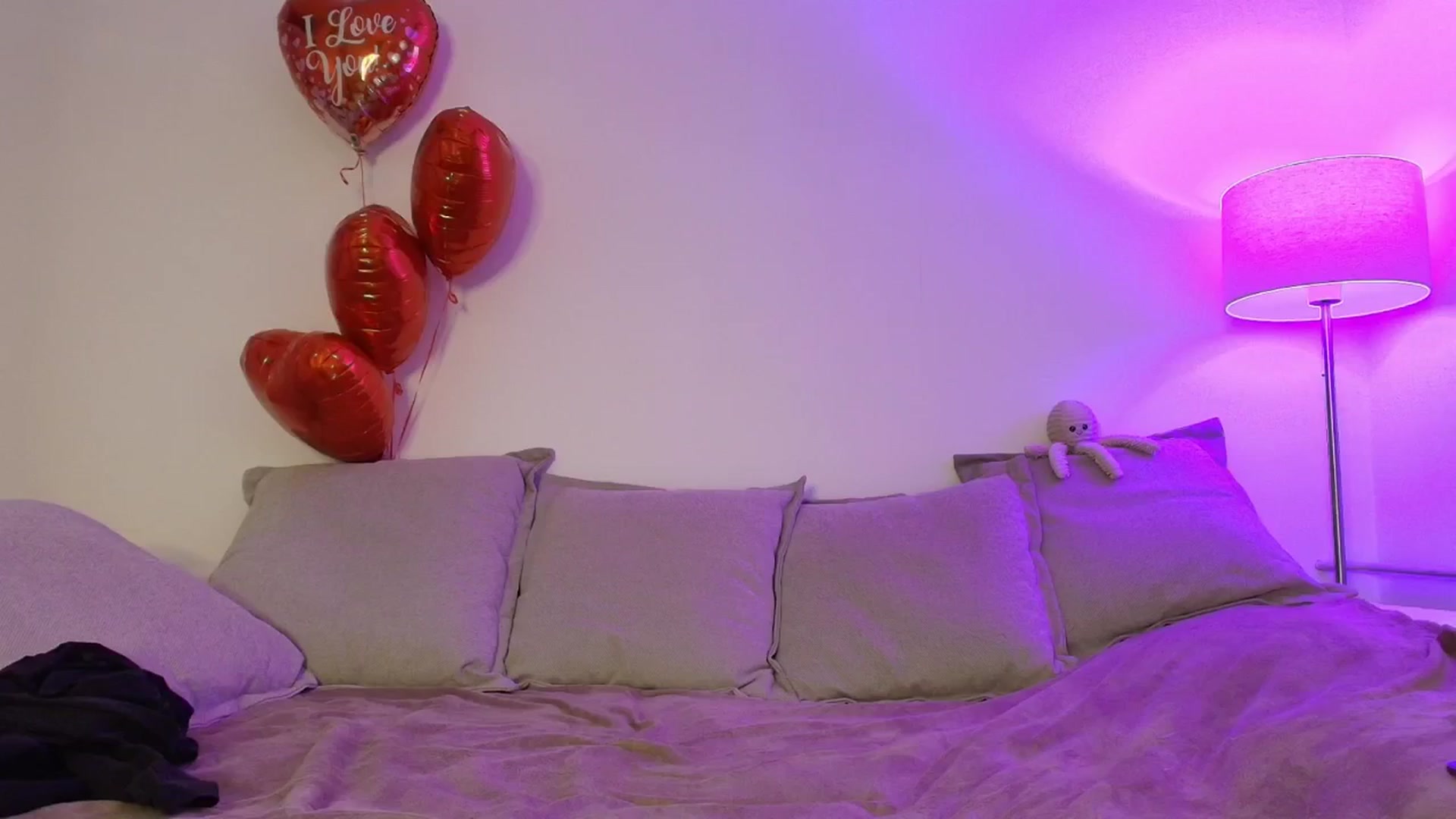 Gallery image thumbnail from Elenaxkiss's myfreecams stream on, 02/19/2026, 12:46 image 5 of 20