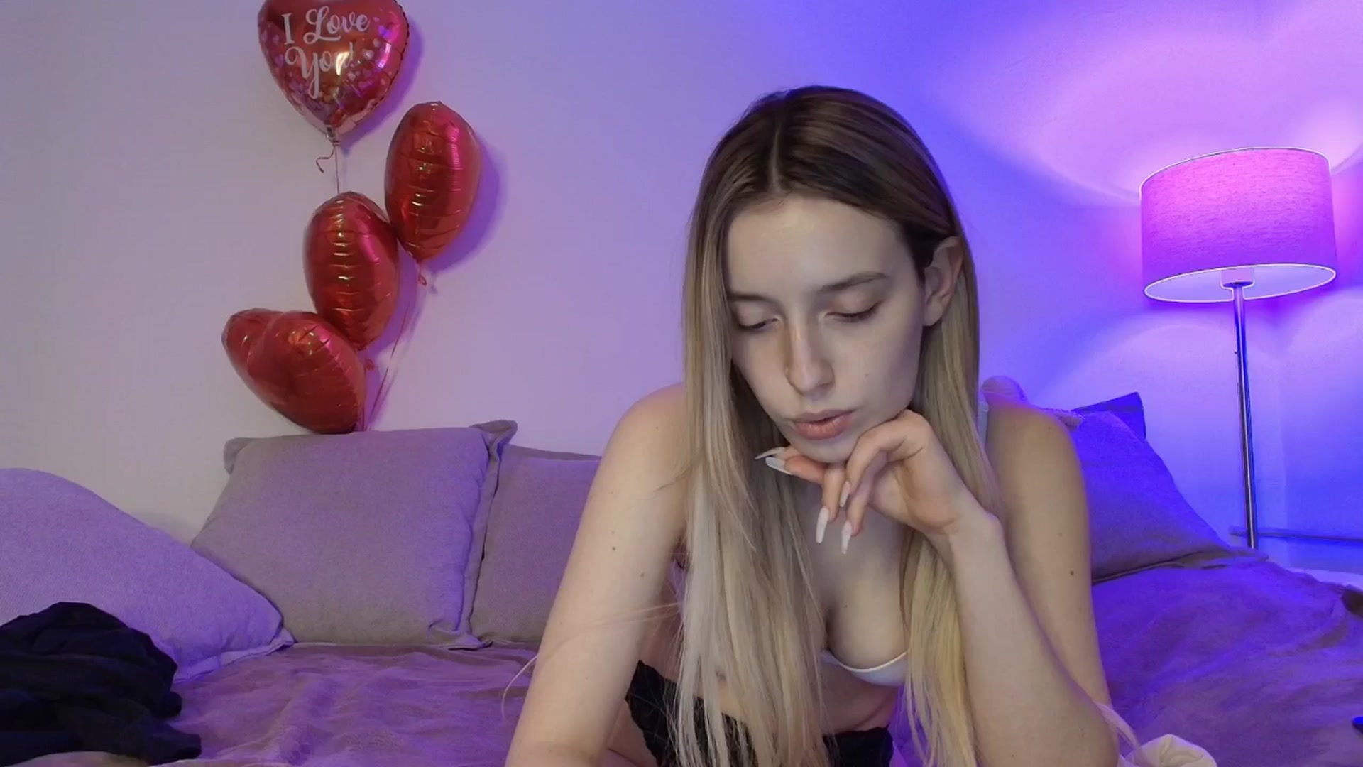 Gallery image thumbnail from Elenaxkiss's myfreecams stream on, 02/19/2026, 12:46 image 12 of 20