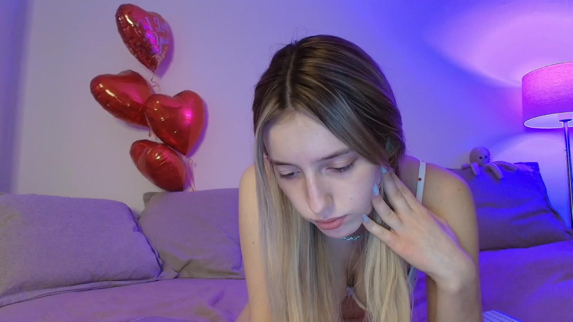 Gallery image thumbnail from Elenaxkiss's myfreecams stream on, 02/20/2026, 08:07 image 16 of 20