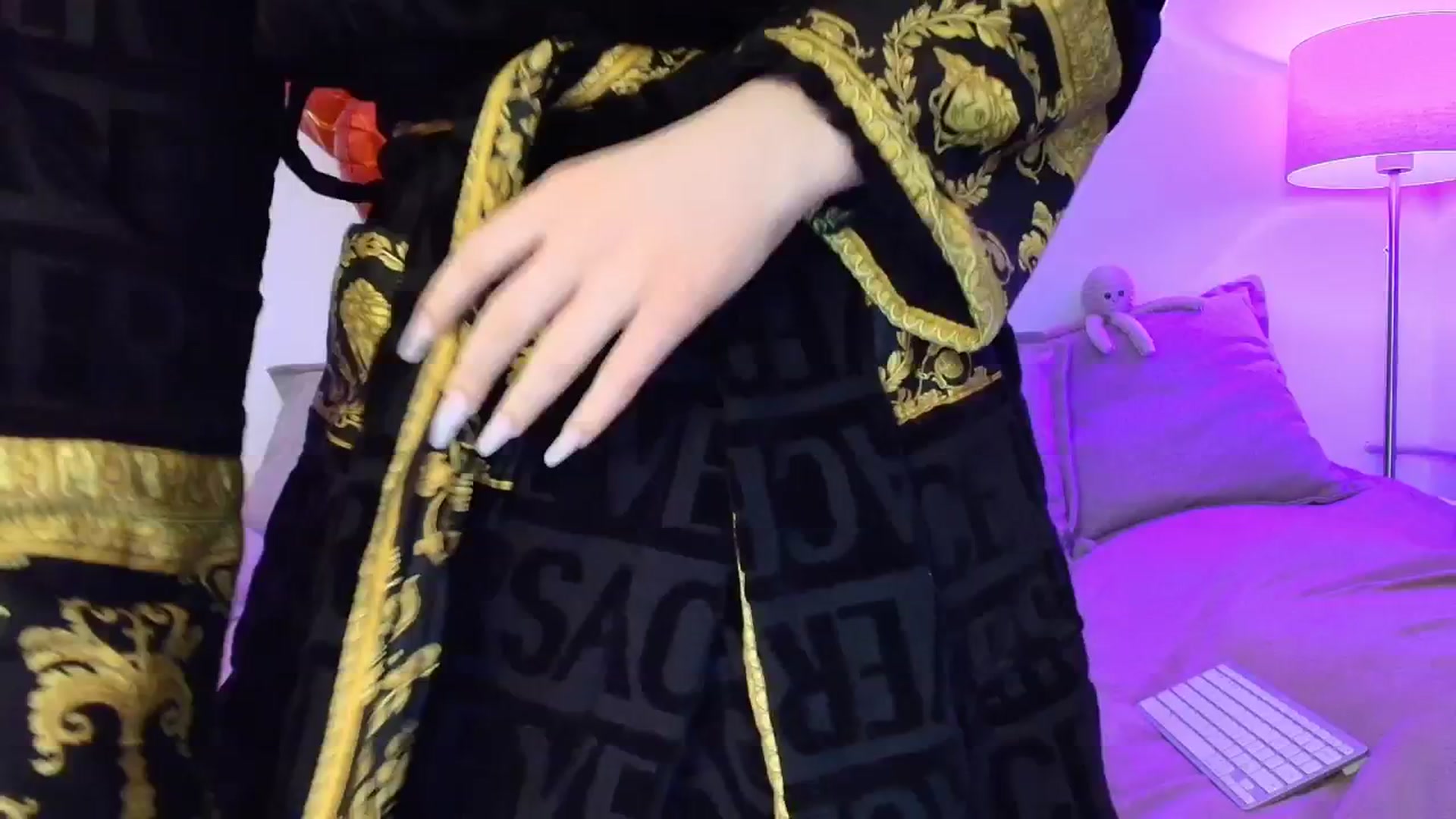 Gallery image thumbnail from Elenaxkiss's myfreecams stream on, 02/24/2026, 12:09 image 12 of 20