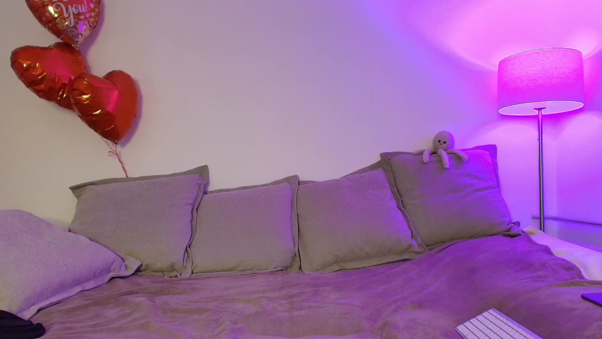 Gallery image thumbnail from Elenaxkiss's myfreecams stream on, 02/25/2026, 10:37 image 7 of 20