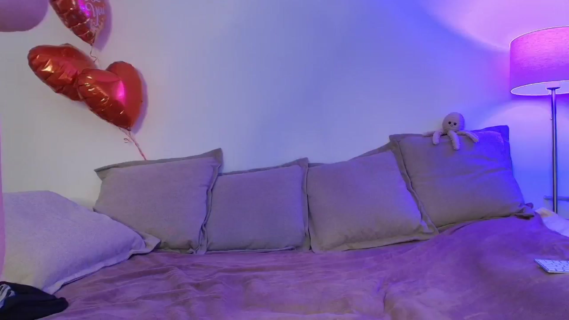 Gallery image thumbnail from Elenaxkiss's myfreecams stream on, 02/25/2026, 10:37 image 14 of 20