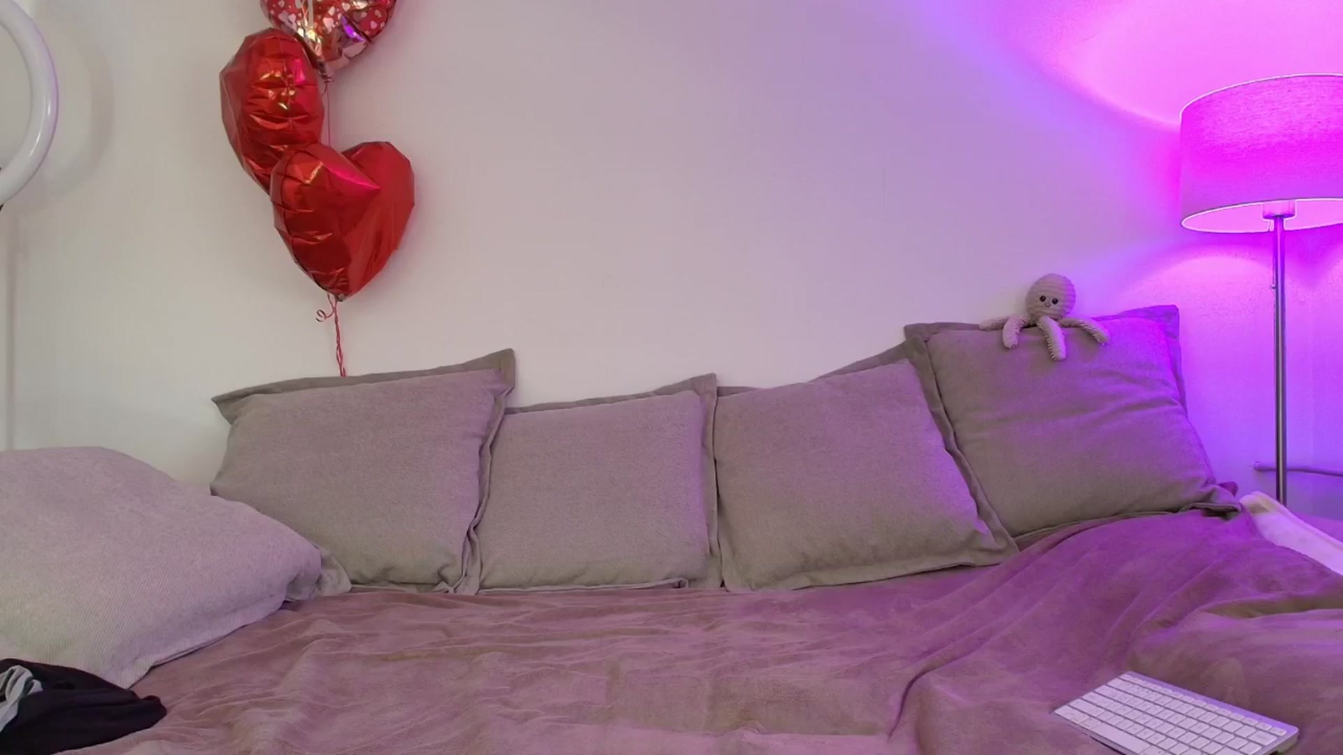 Gallery image thumbnail from Elenaxkiss's myfreecams stream on, 02/25/2026, 11:46 image 16 of 20