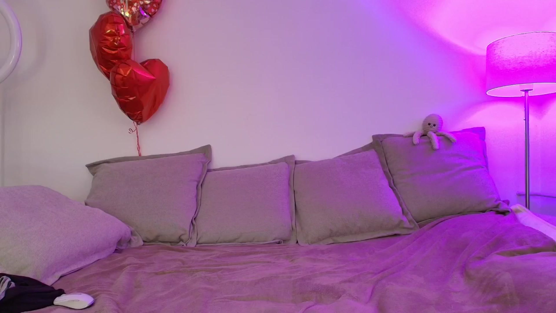 Gallery image thumbnail from Elenaxkiss's myfreecams stream on, 02/25/2026, 11:46 image 10 of 20