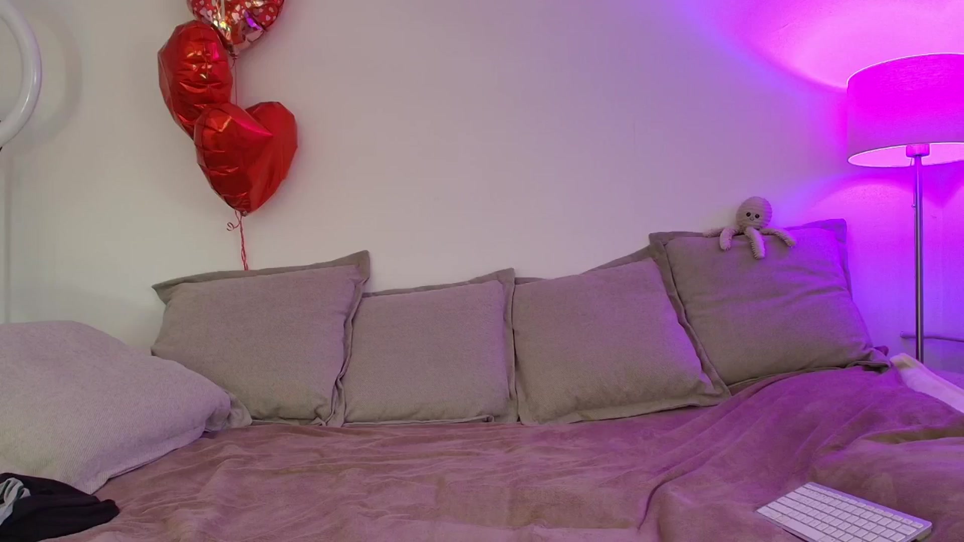 Gallery image thumbnail from Elenaxkiss's myfreecams stream on, 02/25/2026, 11:46 image 15 of 20