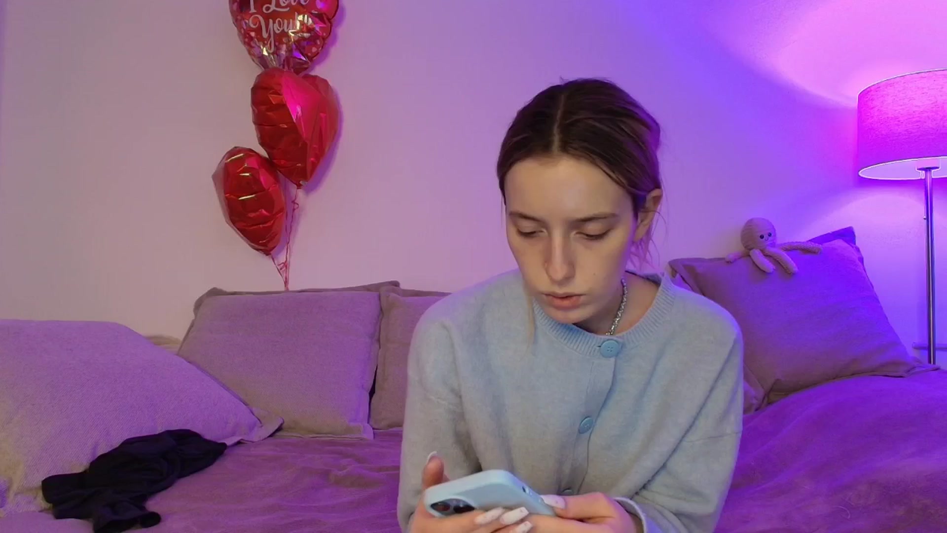 Gallery image thumbnail from Elenaxkiss's myfreecams stream on, 02/27/2026, 10:49 image 15 of 20