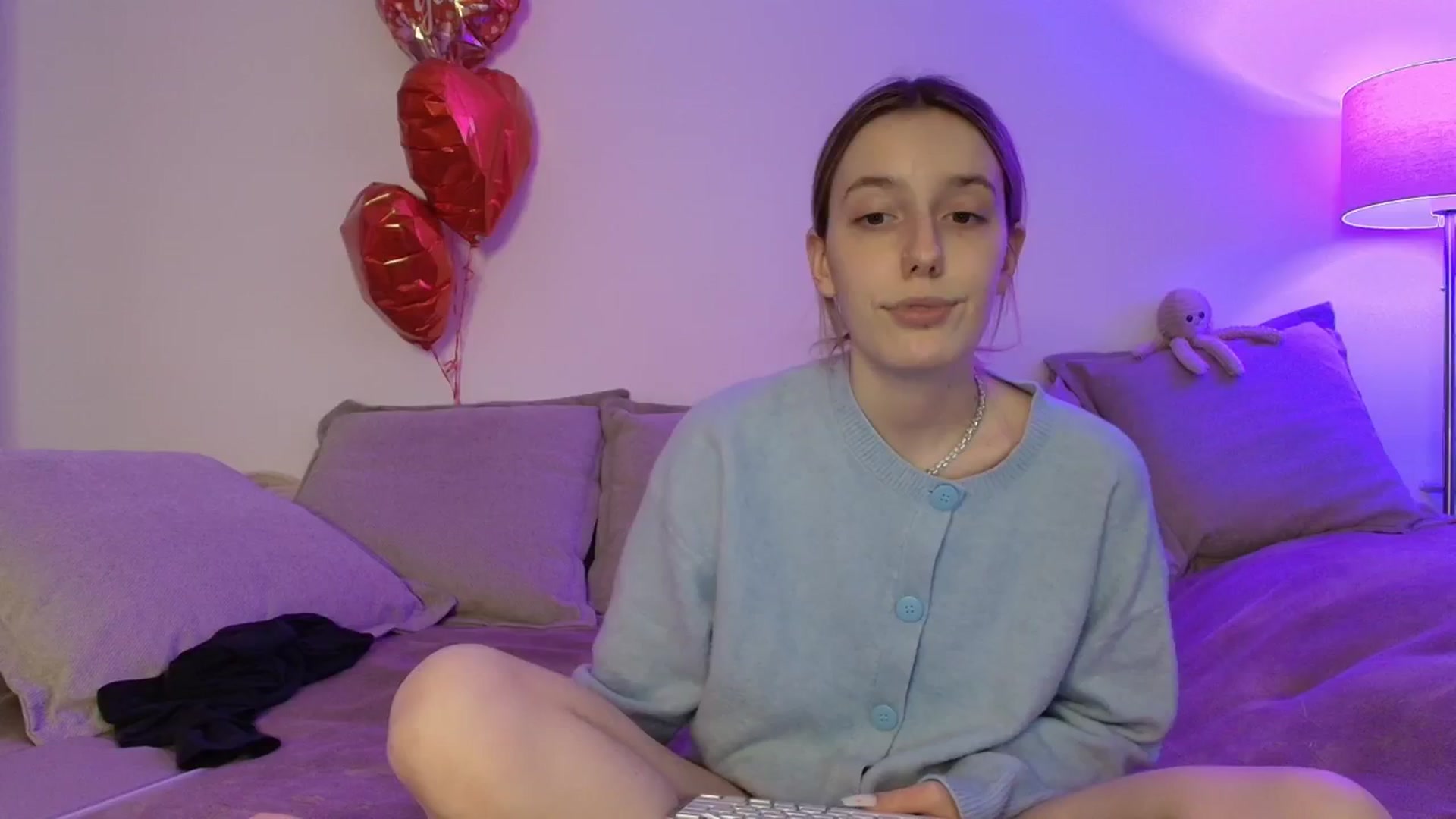Gallery image thumbnail from Elenaxkiss's myfreecams stream on, 02/27/2026, 12:27 image 1 of 20