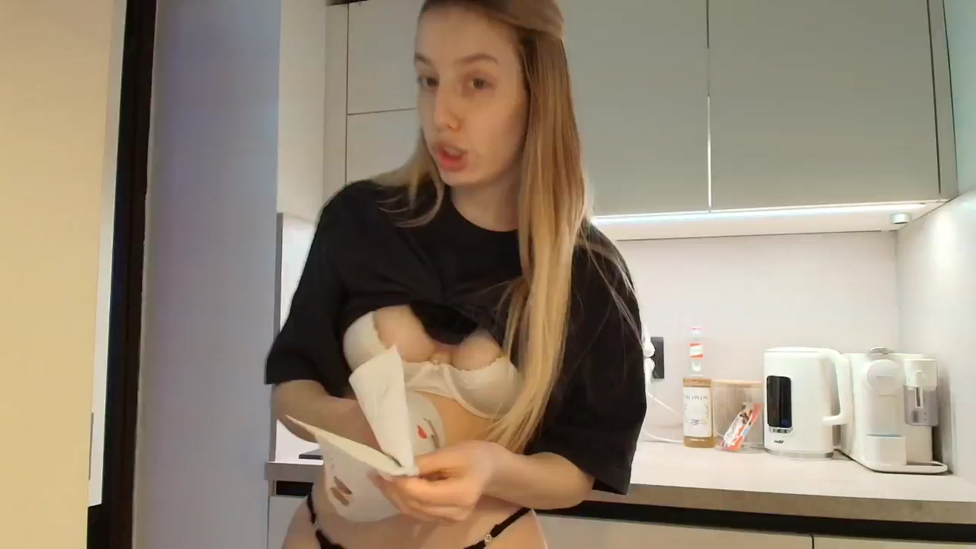 Gallery image thumbnail from Elenaxkiss's myfreecams stream on, 03/03/2026, 09:30 image 14 of 20