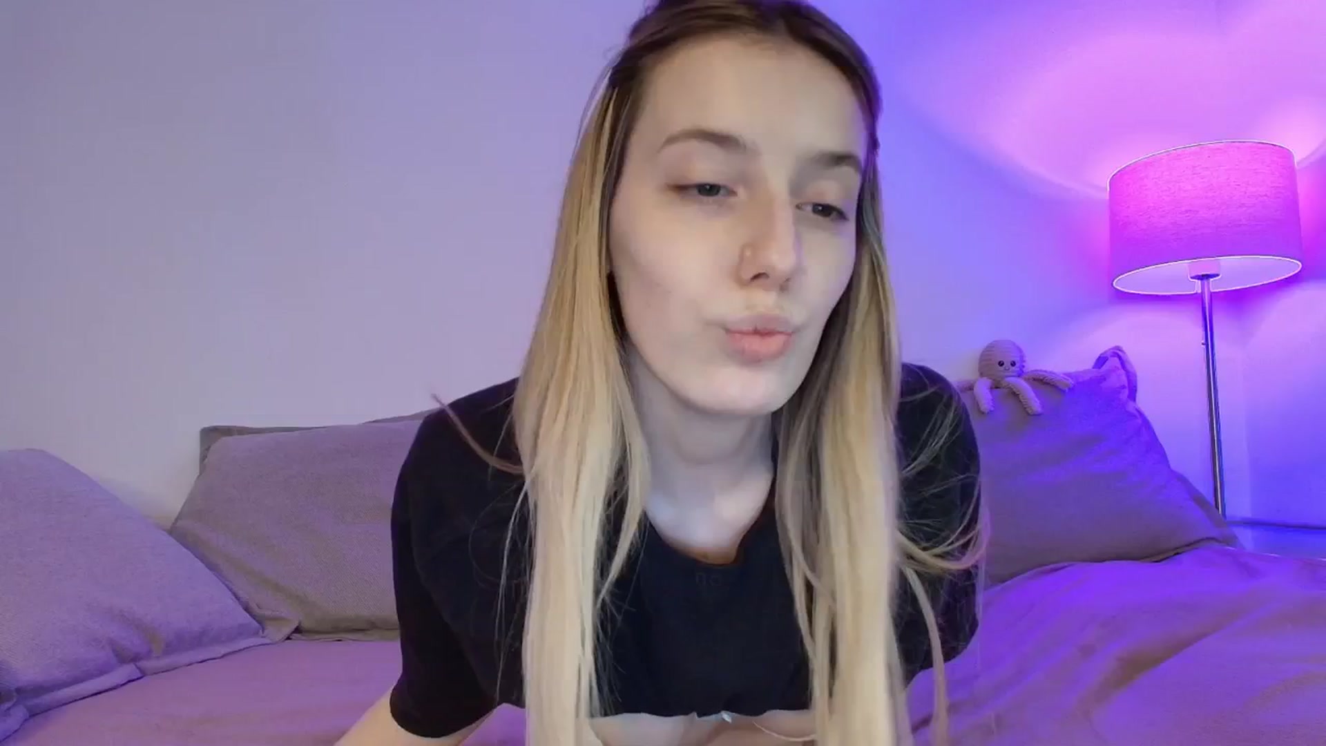Gallery image thumbnail from Elenaxkiss's myfreecams stream on, 03/03/2026, 09:30 image 12 of 20
