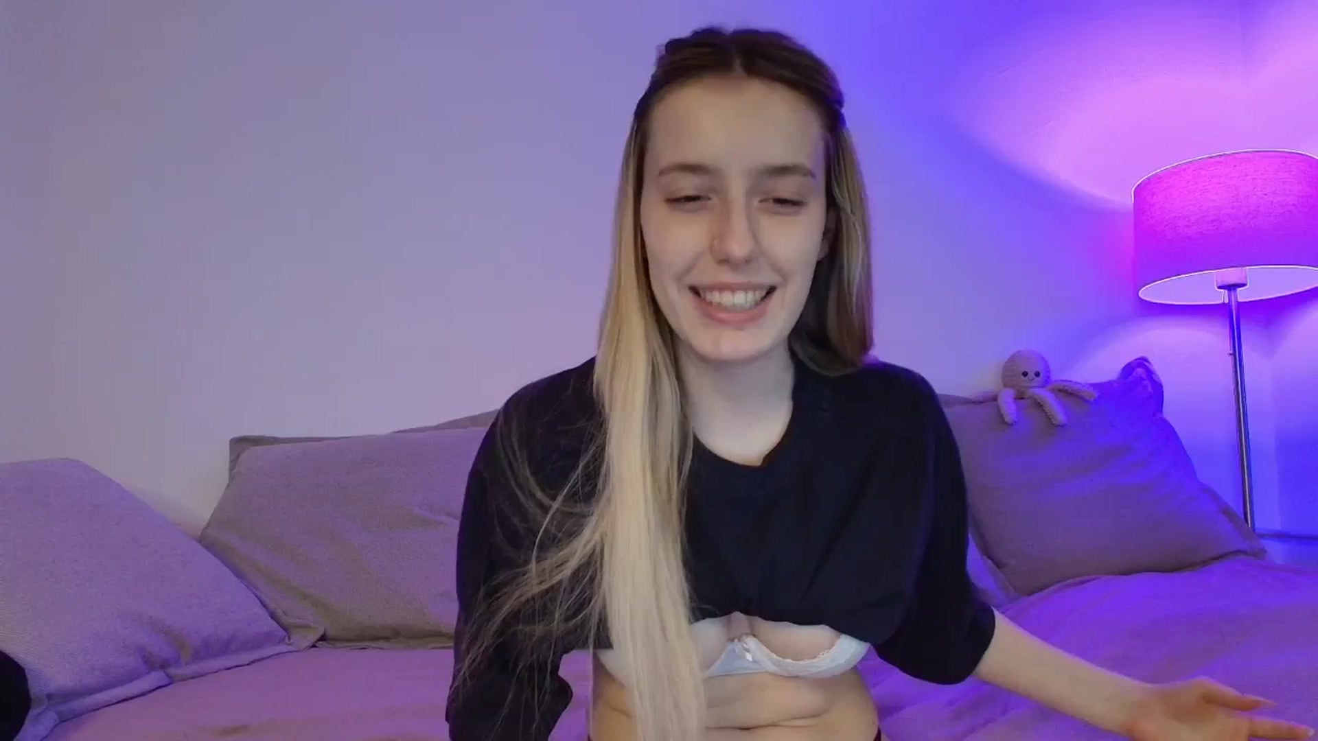 Gallery image thumbnail from Elenaxkiss's myfreecams stream on, 03/03/2026, 09:30 image 9 of 20