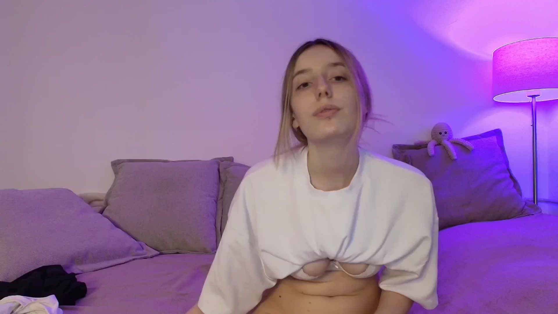 Gallery image thumbnail from Elenaxkiss's myfreecams stream on, 03/06/2026, 12:58 image 9 of 20
