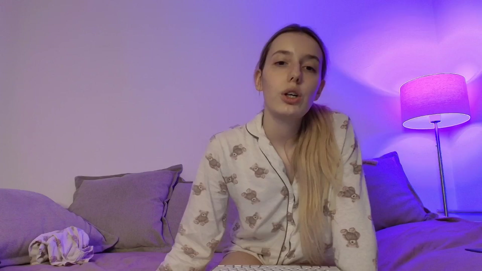 Gallery image thumbnail from Elenaxkiss's myfreecams stream on, 03/10/2026, 19:59 image 12 of 20