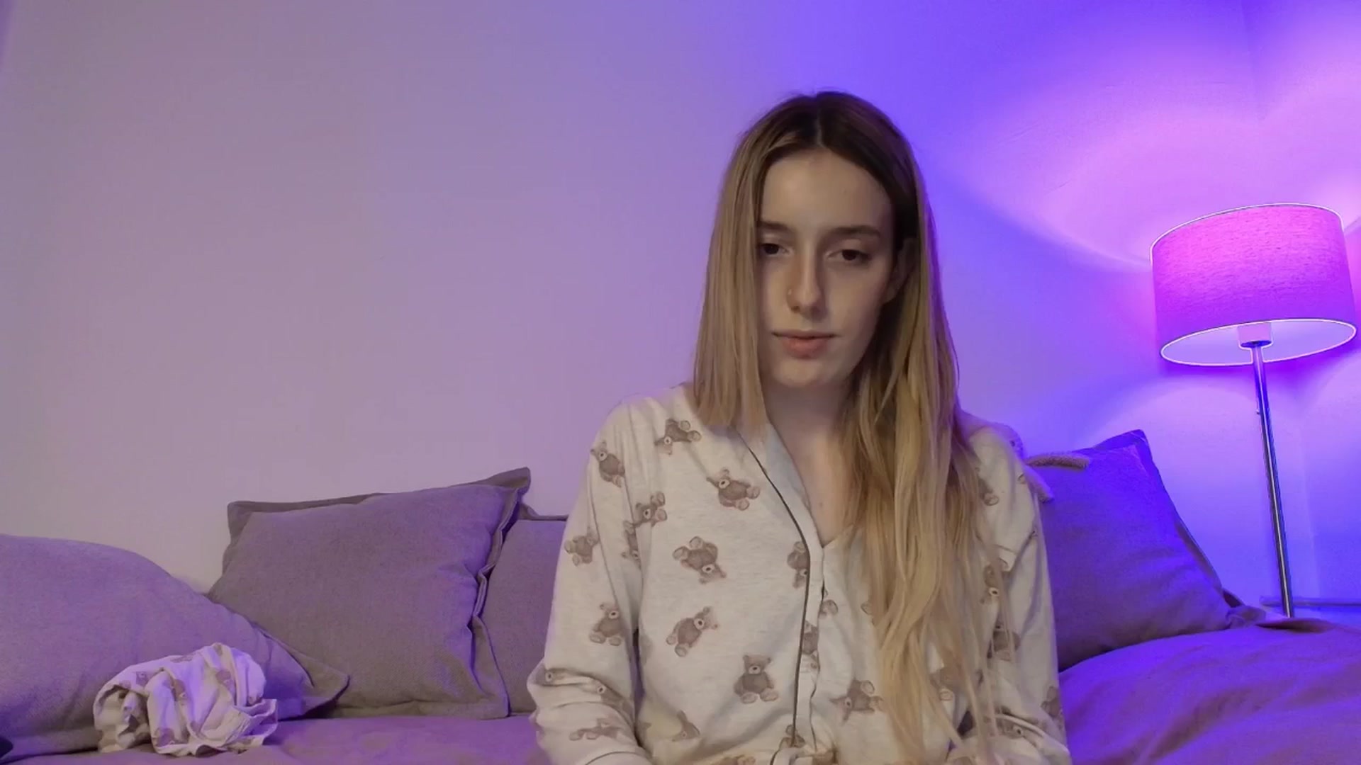 Gallery image thumbnail from Elenaxkiss's myfreecams stream on, 03/10/2026, 19:59 image 16 of 20