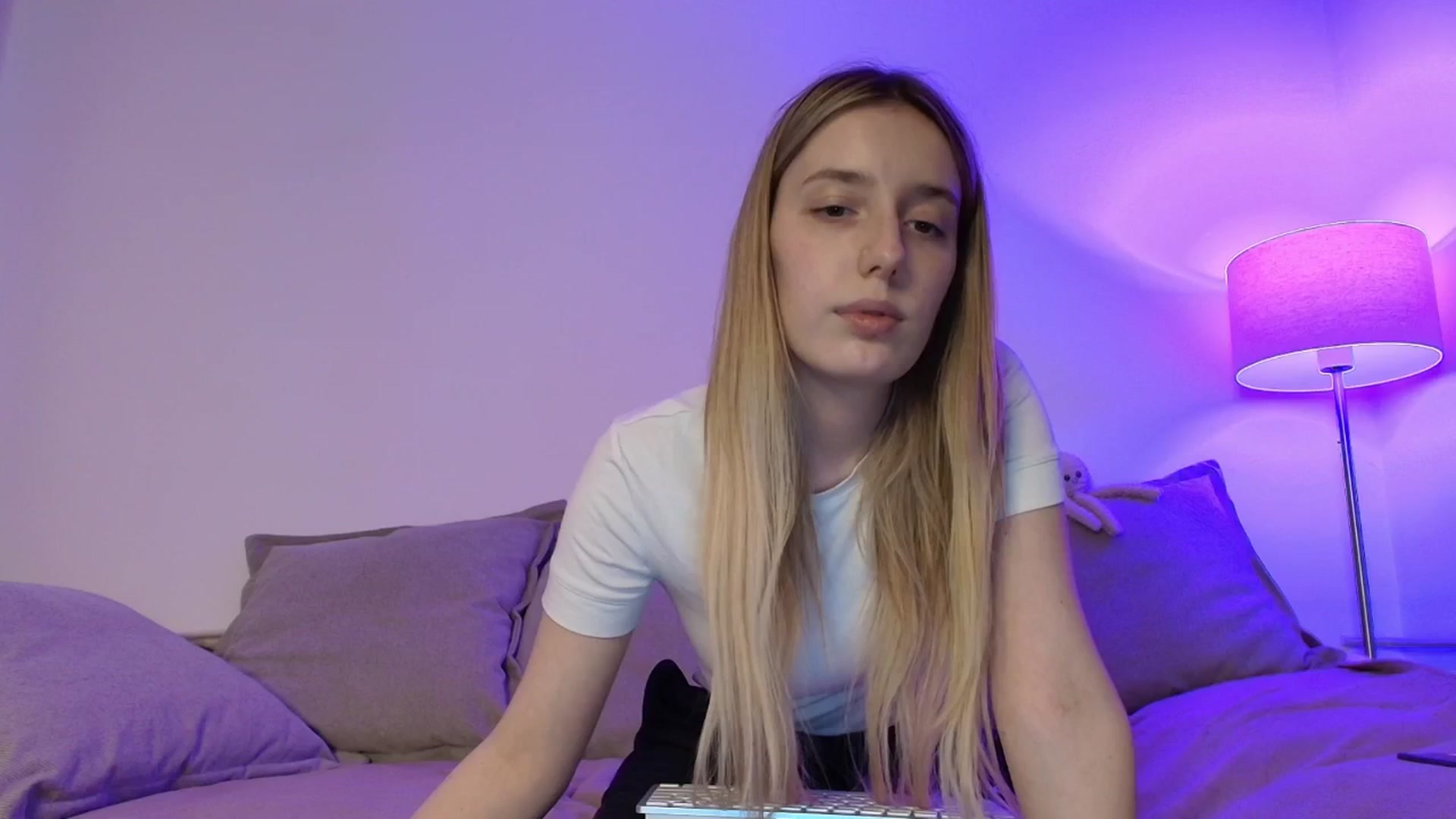 Gallery image thumbnail from Elenaxkiss's myfreecams stream on, 03/10/2026, 19:59 image 2 of 20