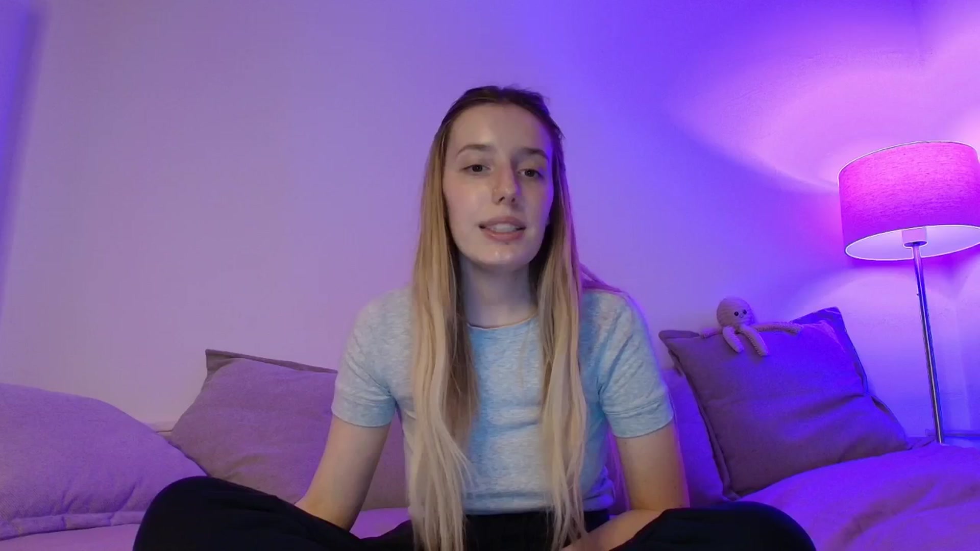 Gallery image thumbnail from Elenaxkiss's myfreecams stream on, 03/11/2026, 20:51 image 9 of 20