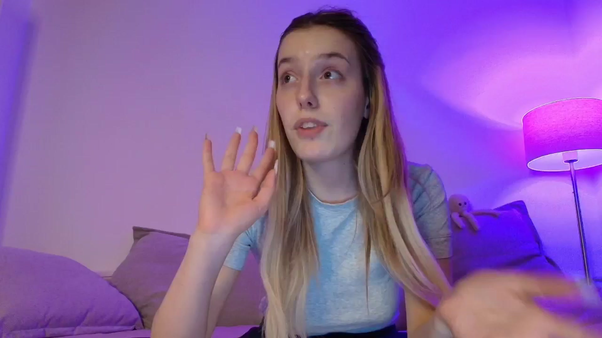 Gallery image thumbnail from Elenaxkiss's myfreecams stream on, 03/11/2026, 20:51 image 6 of 20